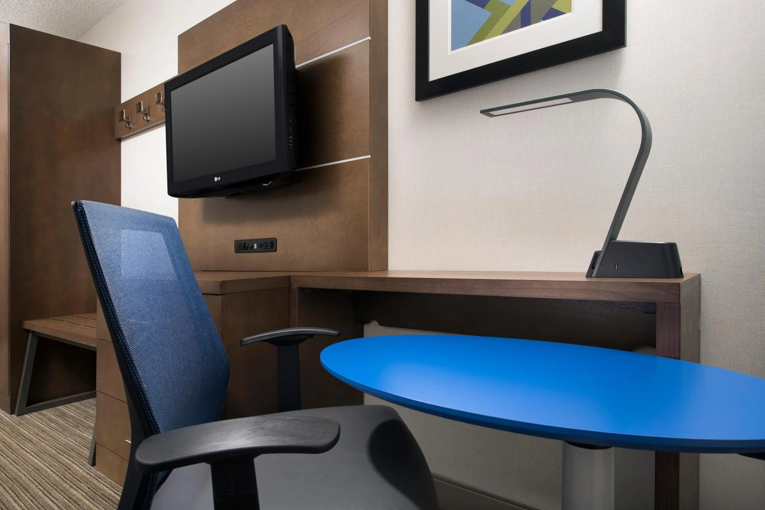 TV and multimedia in Holiday Inn Express Andover North - Lawrence by IHG