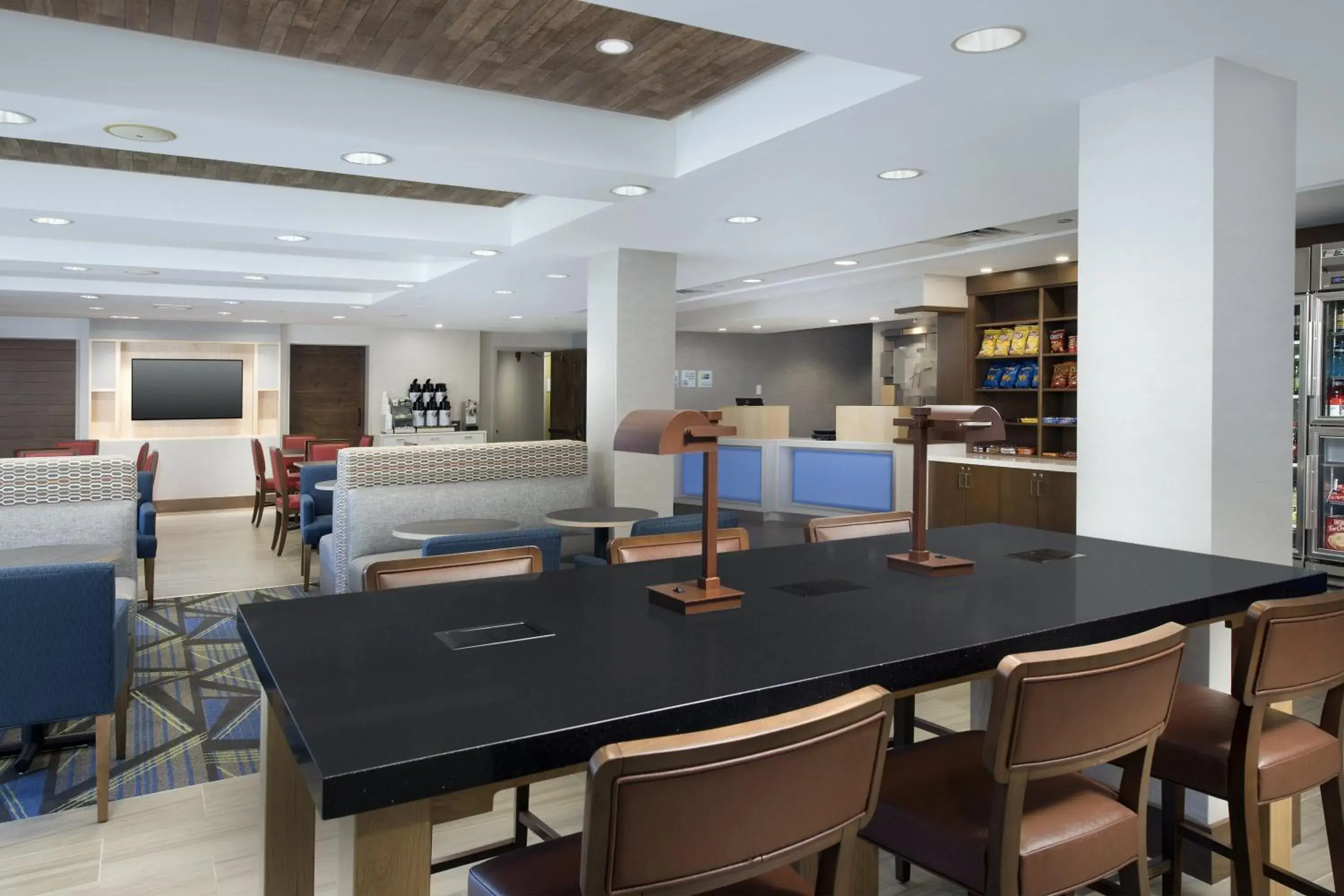 Property building in Holiday Inn Express Andover North - Lawrence by IHG Property building in Holiday Inn Express Andover North - Lawrence by IHG