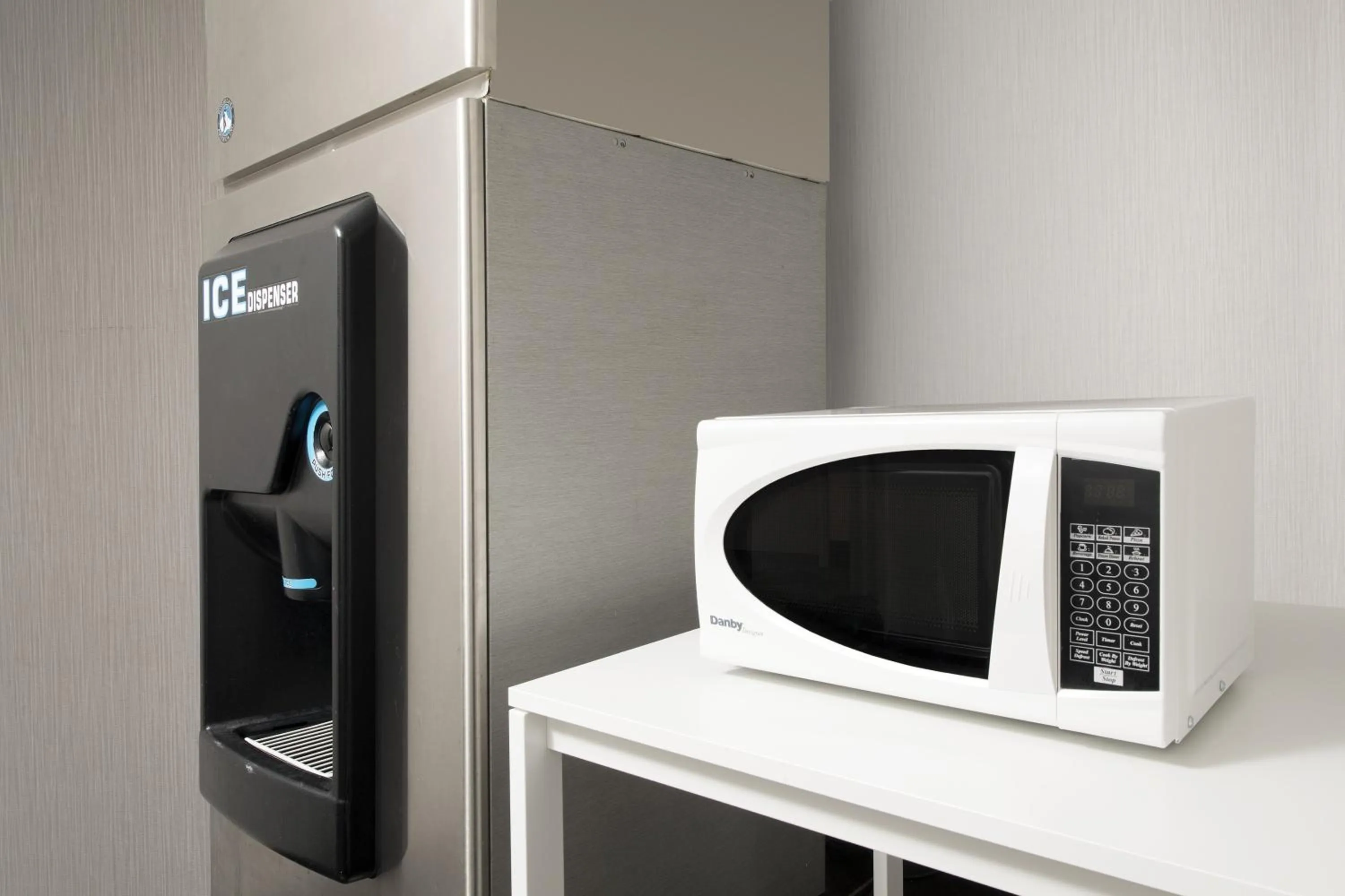 Lobby or reception in Holiday Inn Express Andover North - Lawrence by IHG