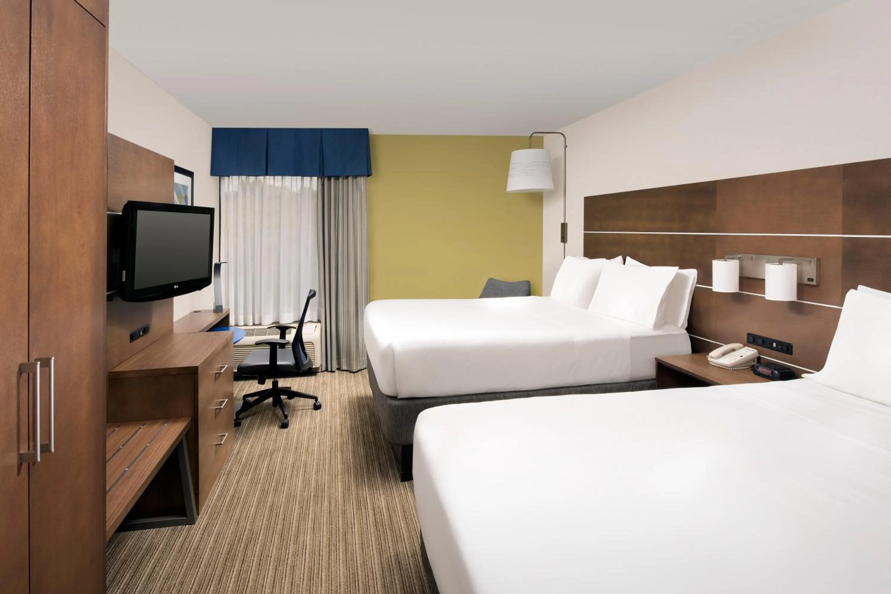 Bedroom, Bed in Holiday Inn Express Andover North - Lawrence by IHG