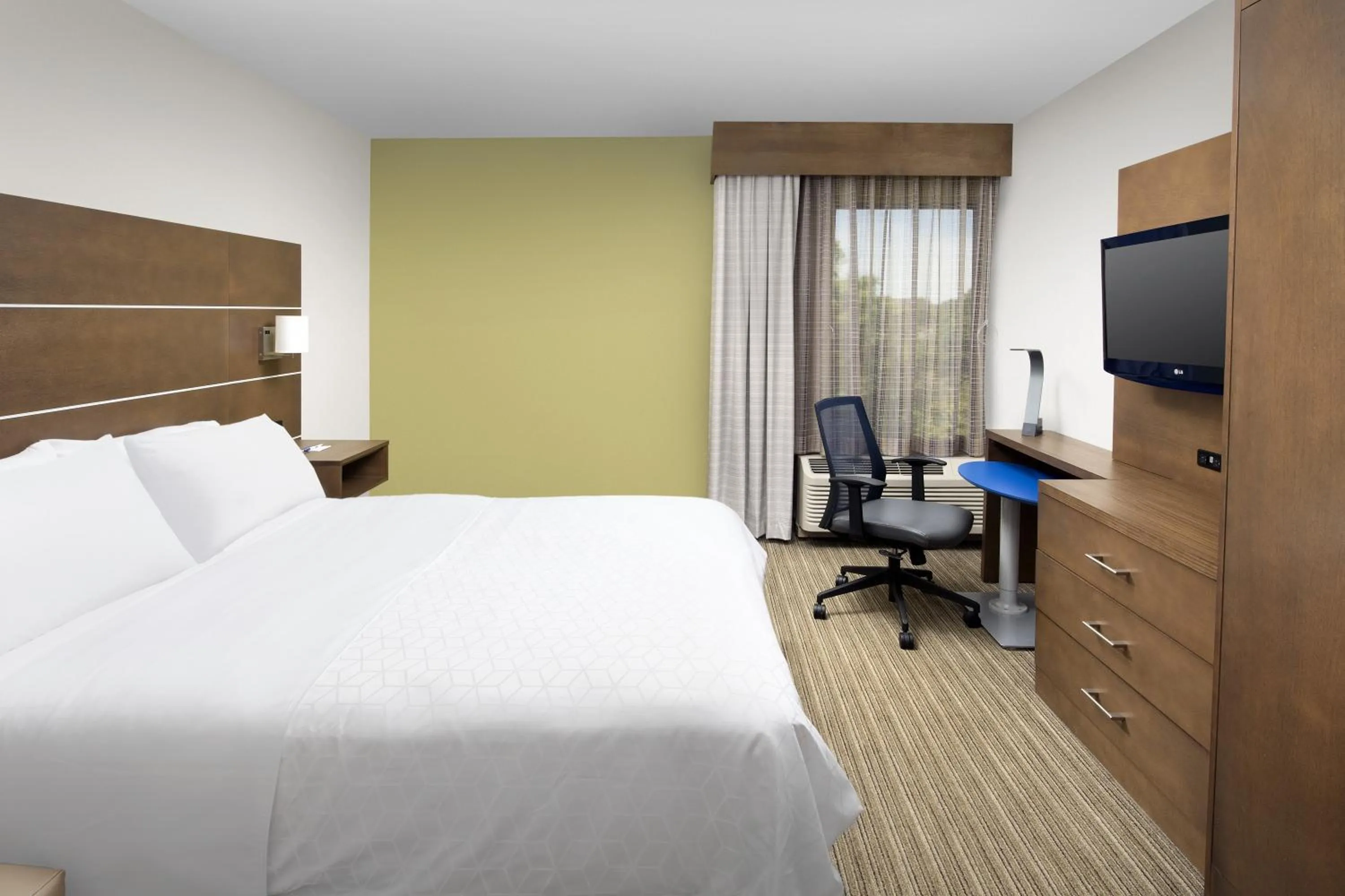 Photo of the whole room, Bed in Holiday Inn Express Andover North - Lawrence by IHG