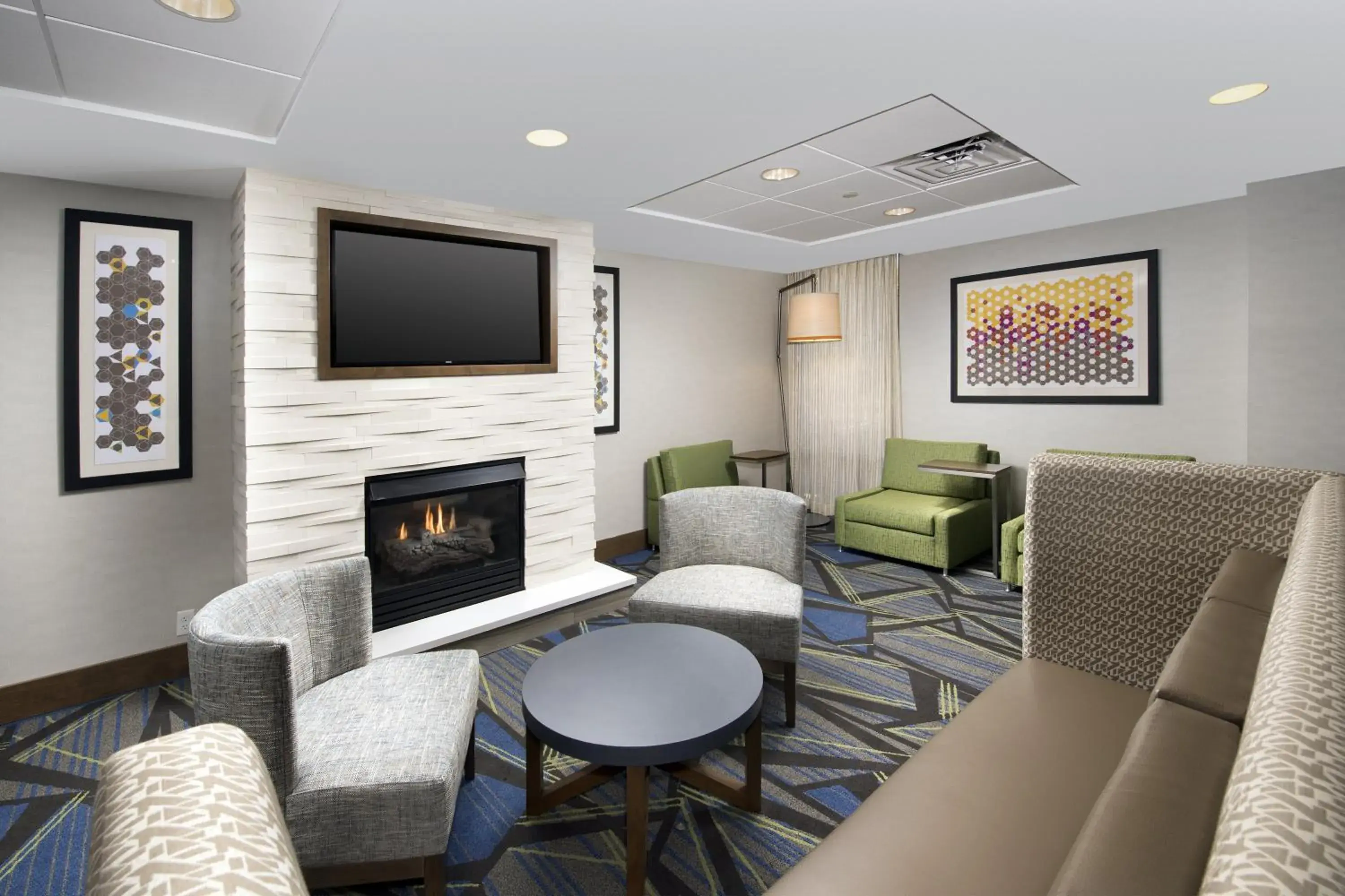 Property building in Holiday Inn Express Andover North - Lawrence by IHG Property building in Holiday Inn Express Andover North - Lawrence by IHG