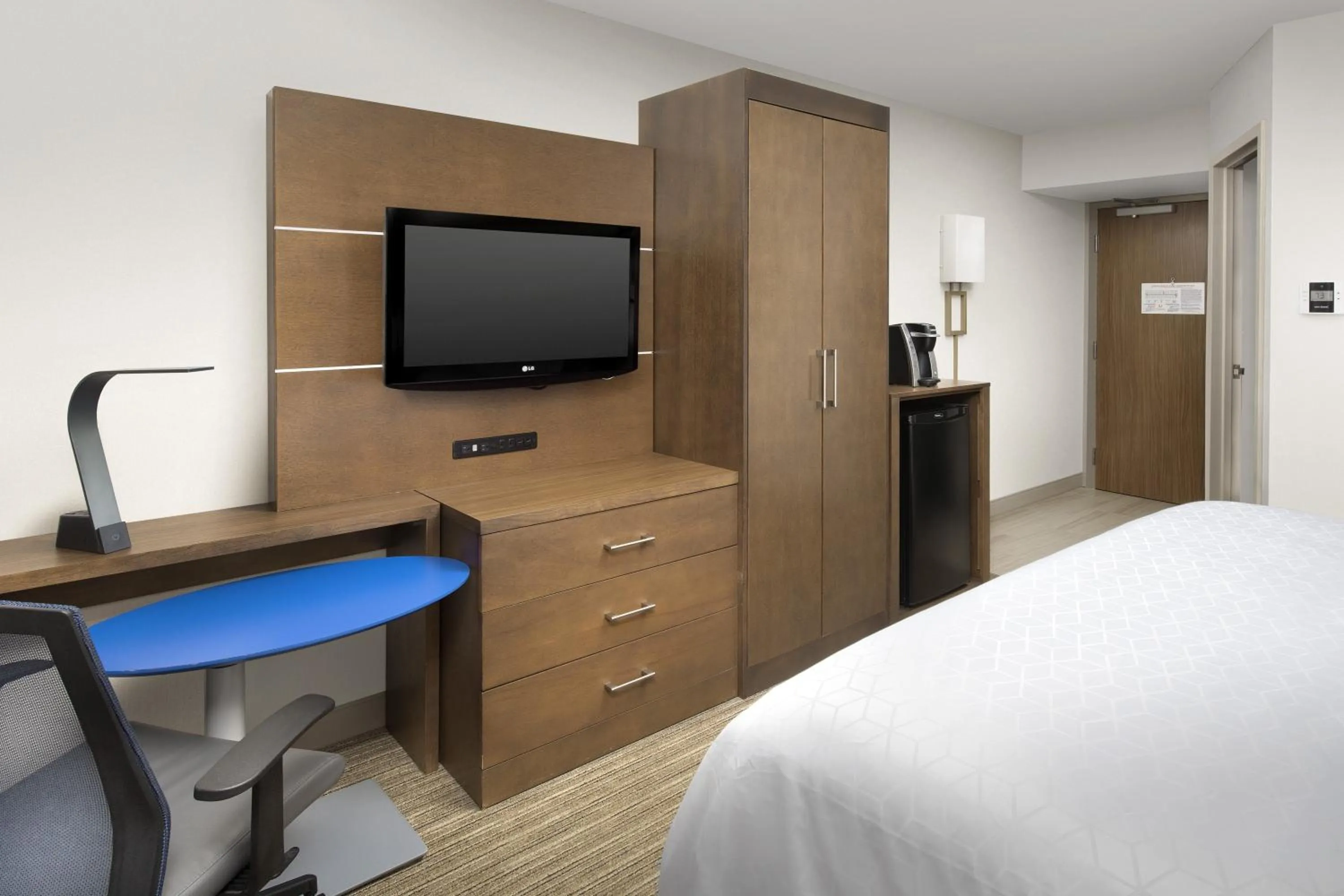 Photo of the whole room, Bed in Holiday Inn Express Andover North - Lawrence by IHG