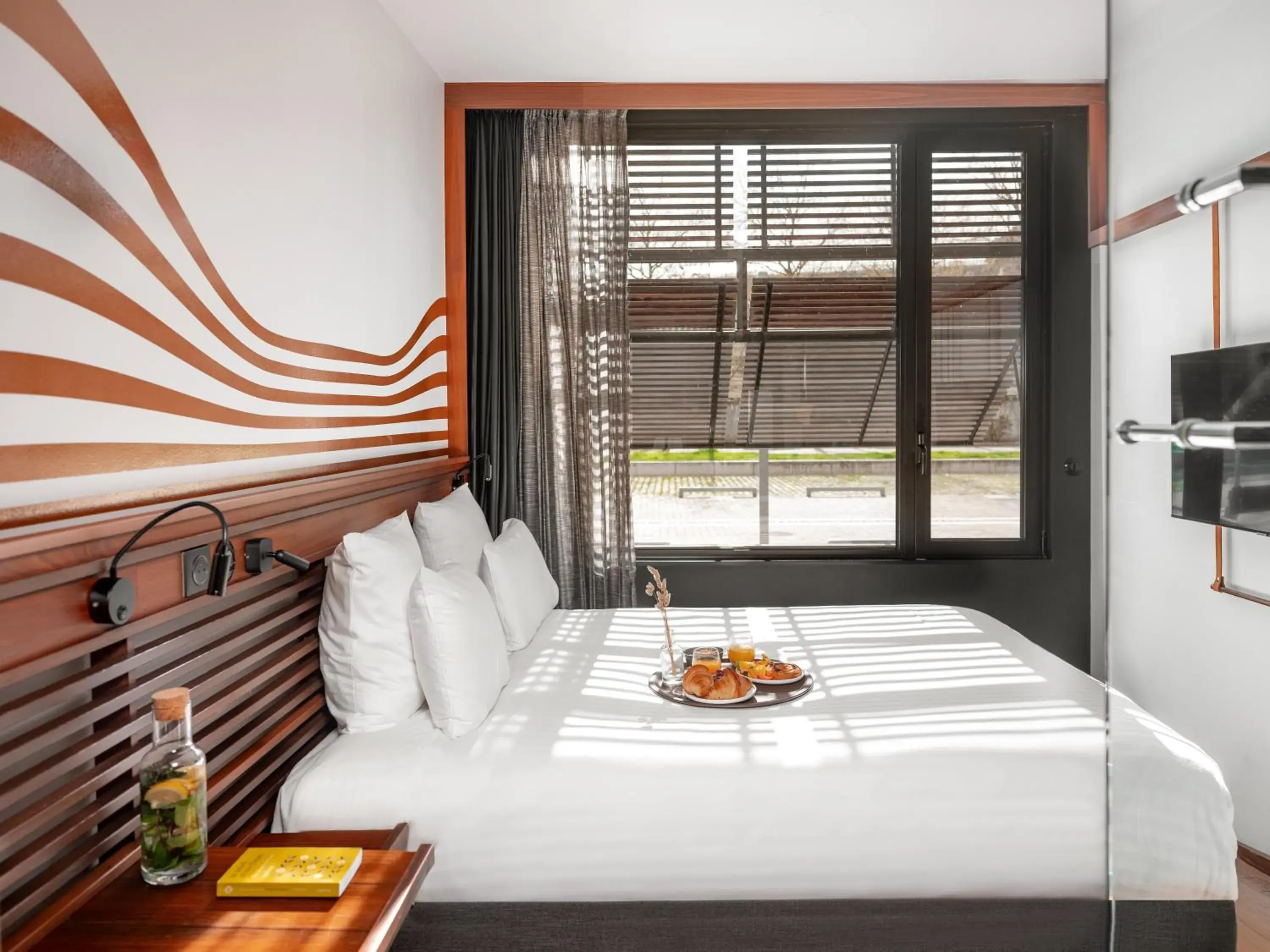 Bed in Hotel OFF Paris Seine Bed in Hotel OFF Paris Seine