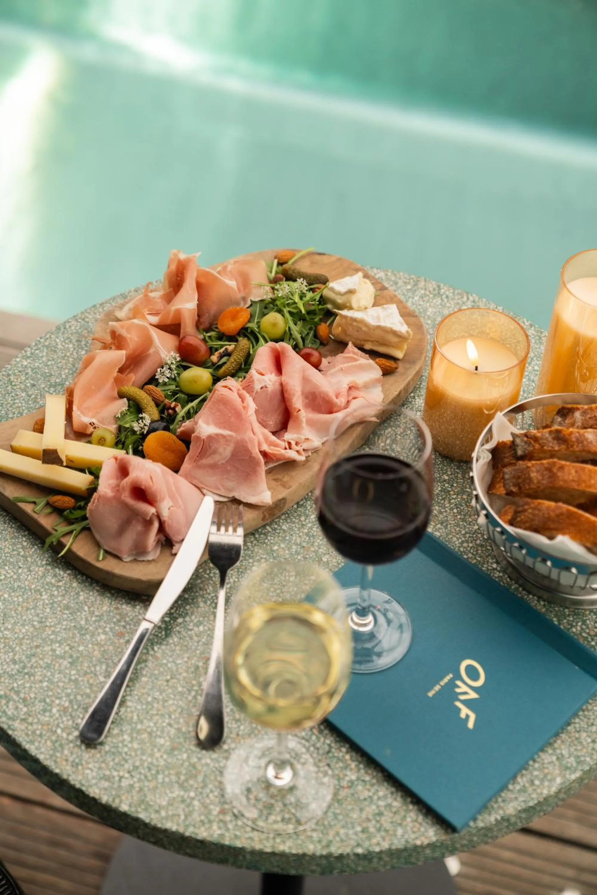 Restaurant/places to eat in Hotel OFF Paris Seine