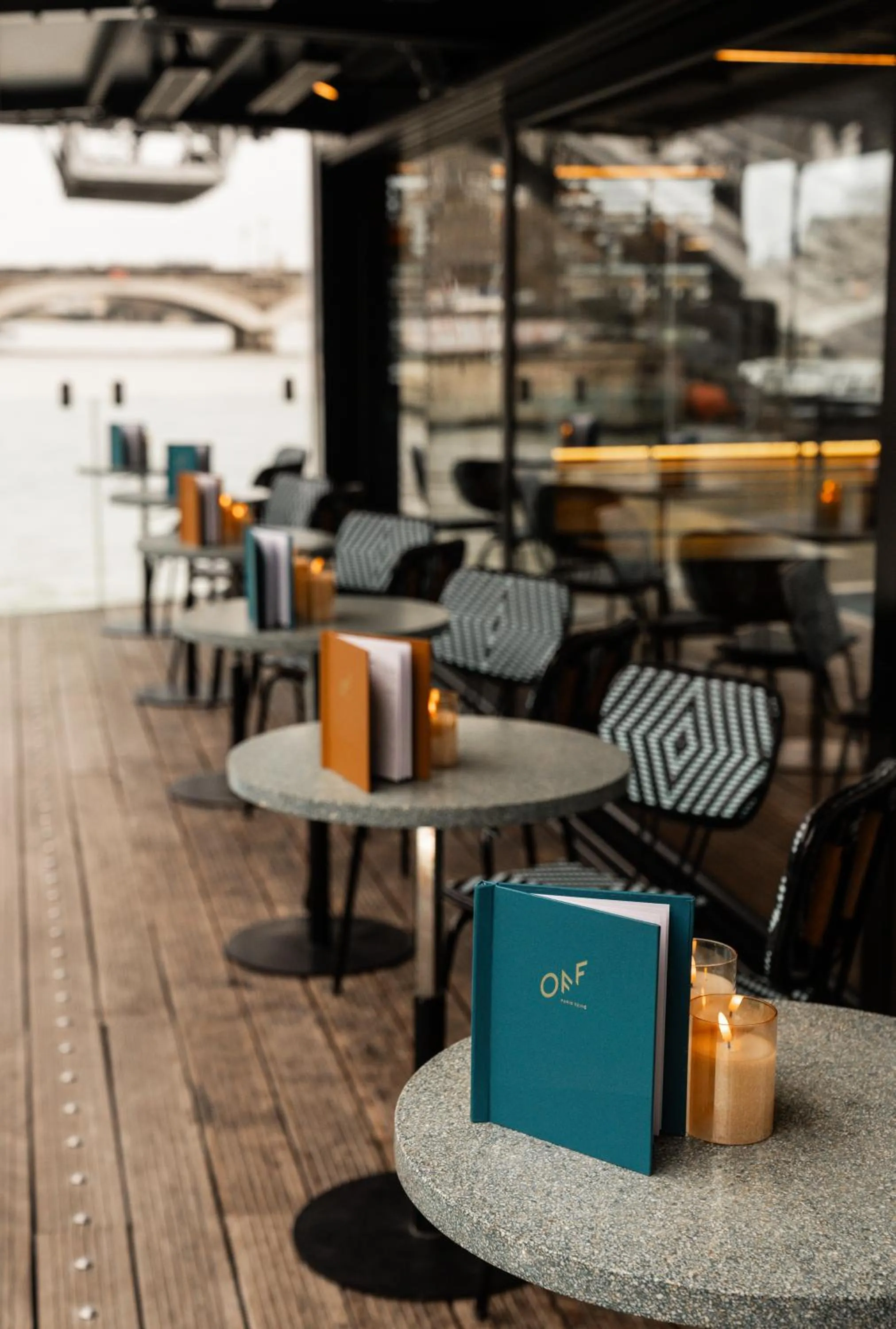 Restaurant/places to eat in Hotel OFF Paris Seine