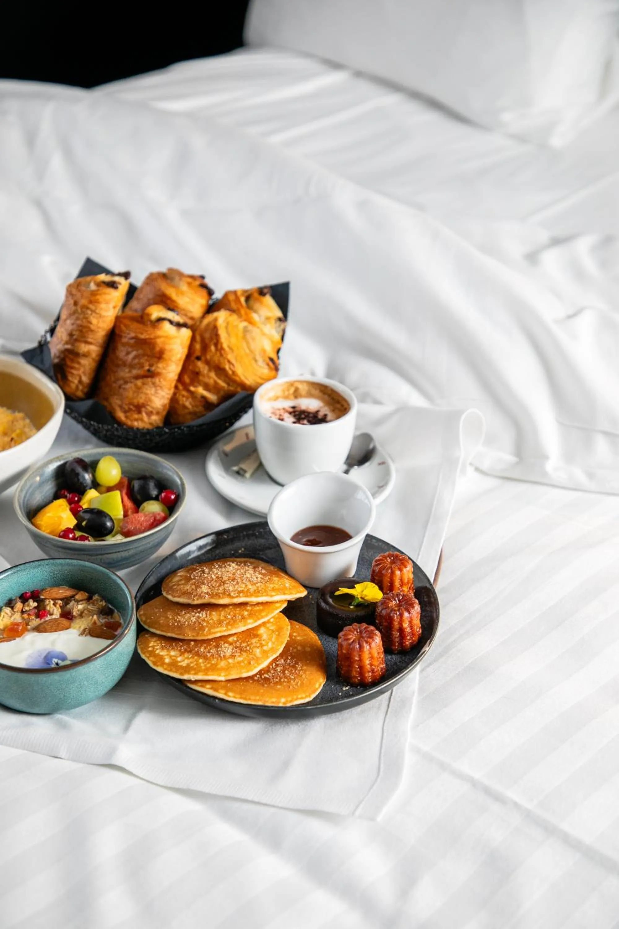 Breakfast, Bed in Hotel OFF Paris Seine