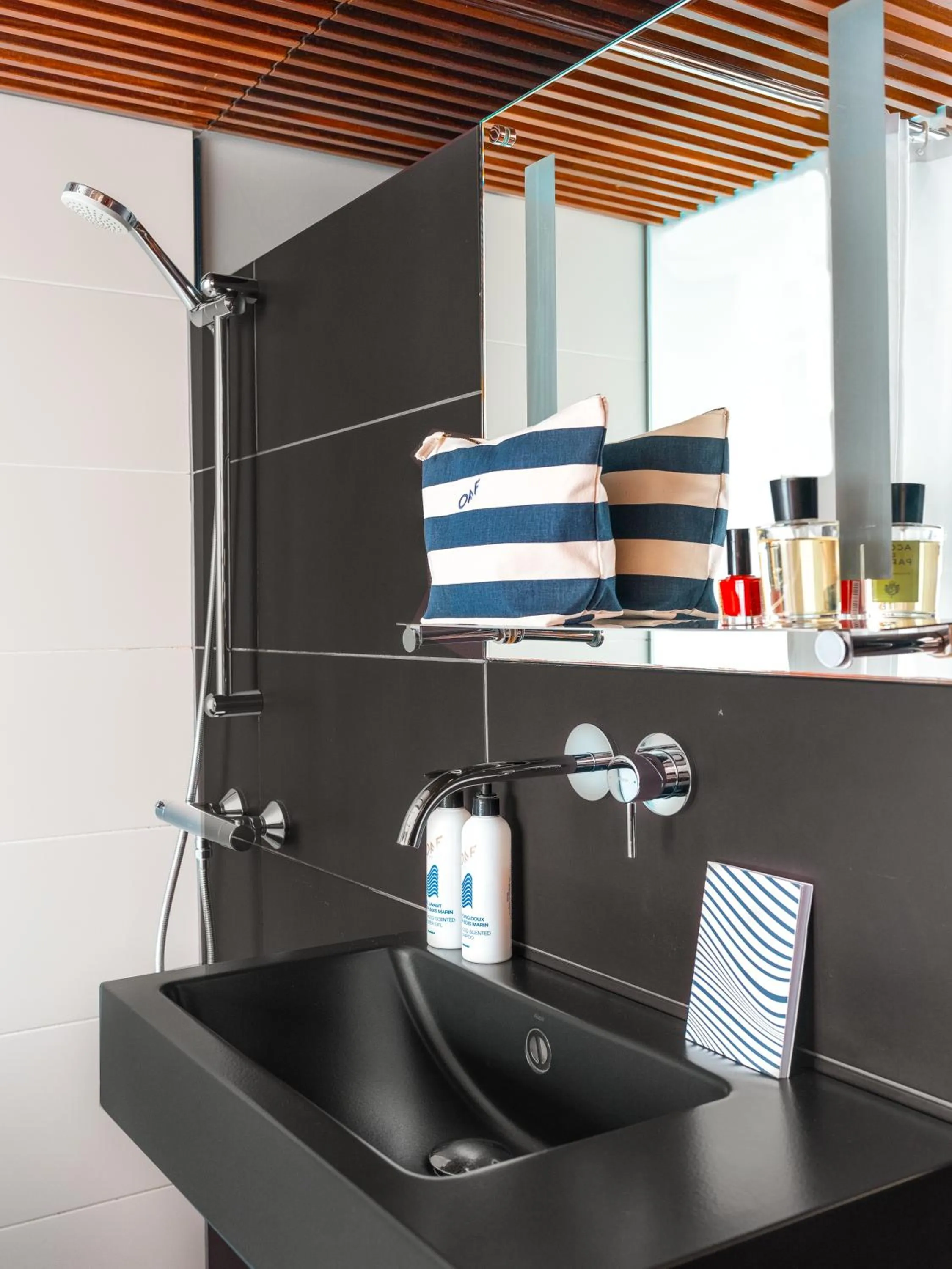 Bathroom in Hotel OFF Paris Seine