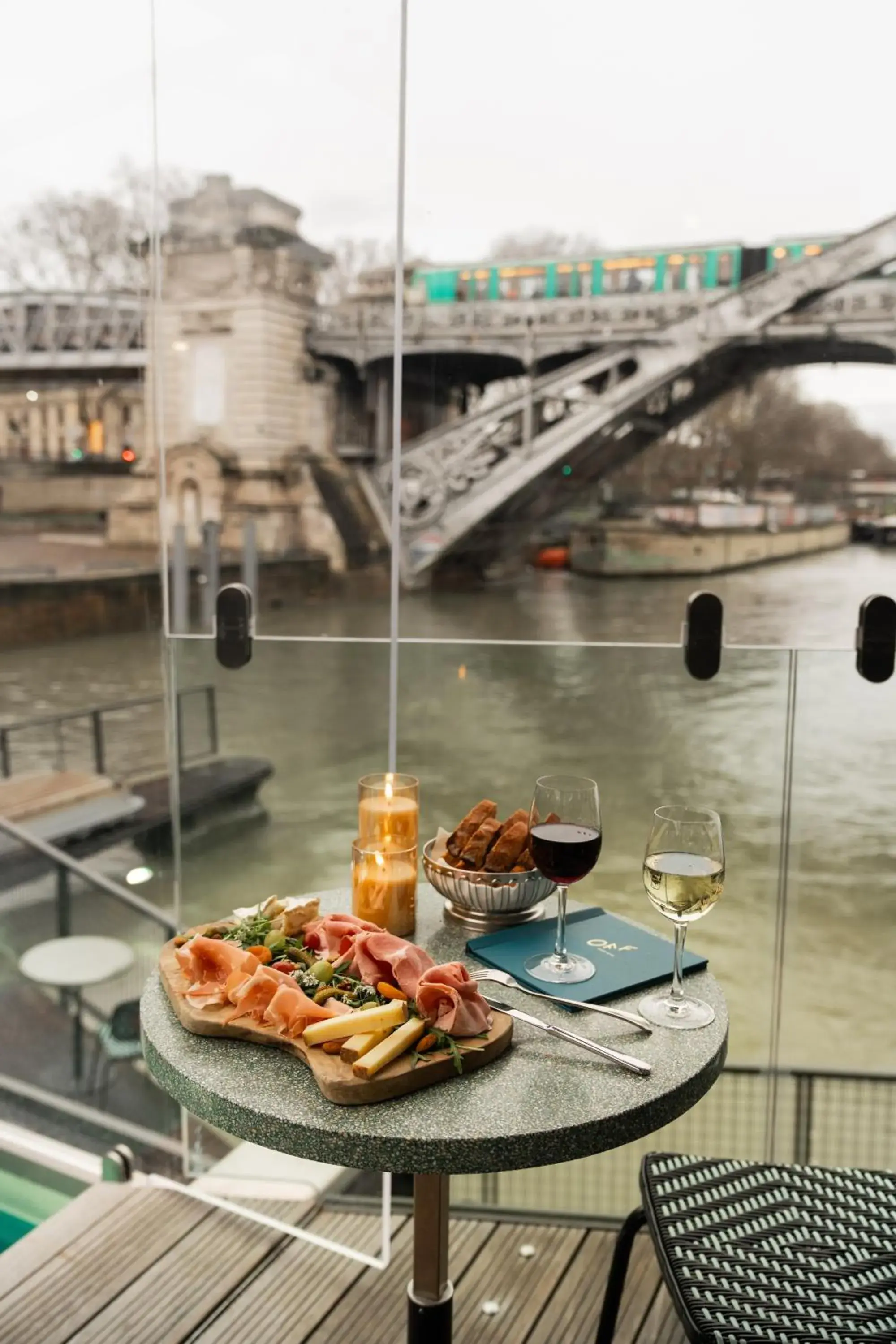 Restaurant/places to eat in Hotel OFF Paris Seine Restaurant/places to eat in Hotel OFF Paris Seine