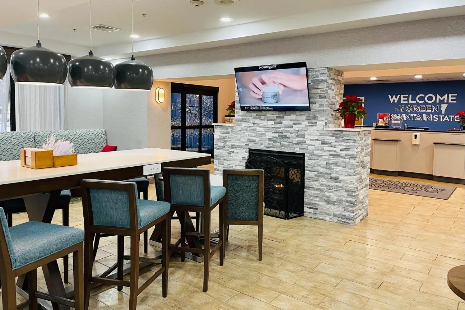 Lobby or reception in Hampton by Hilton Brattleboro