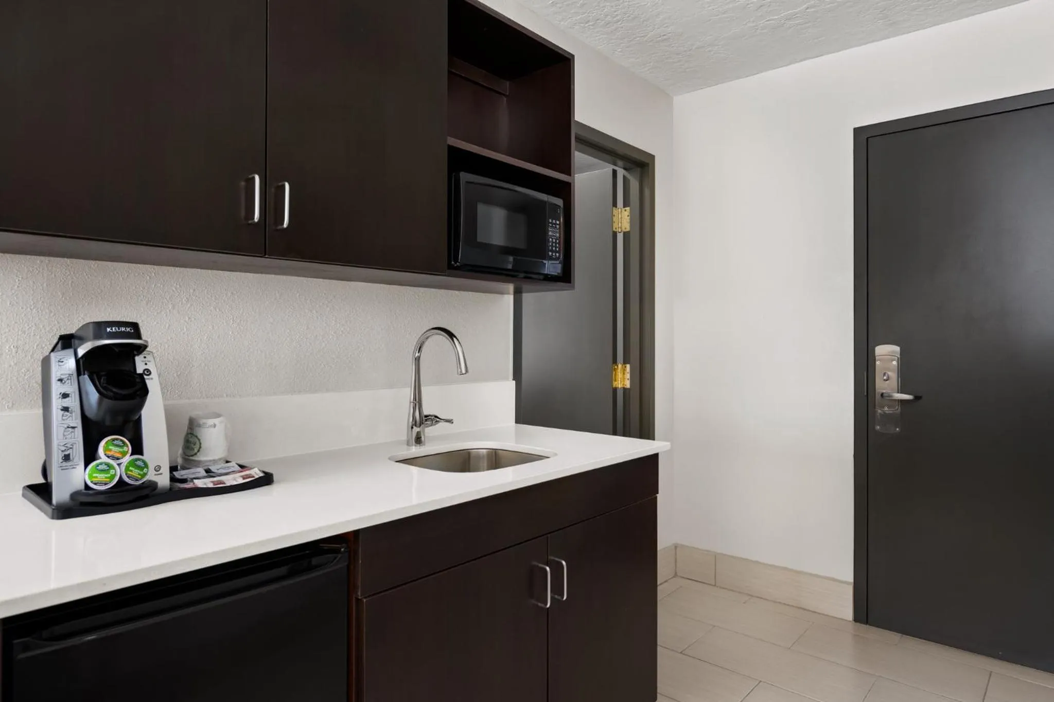 Photo of the whole room in Holiday Inn & Suites Albuquerque Airport by IHG