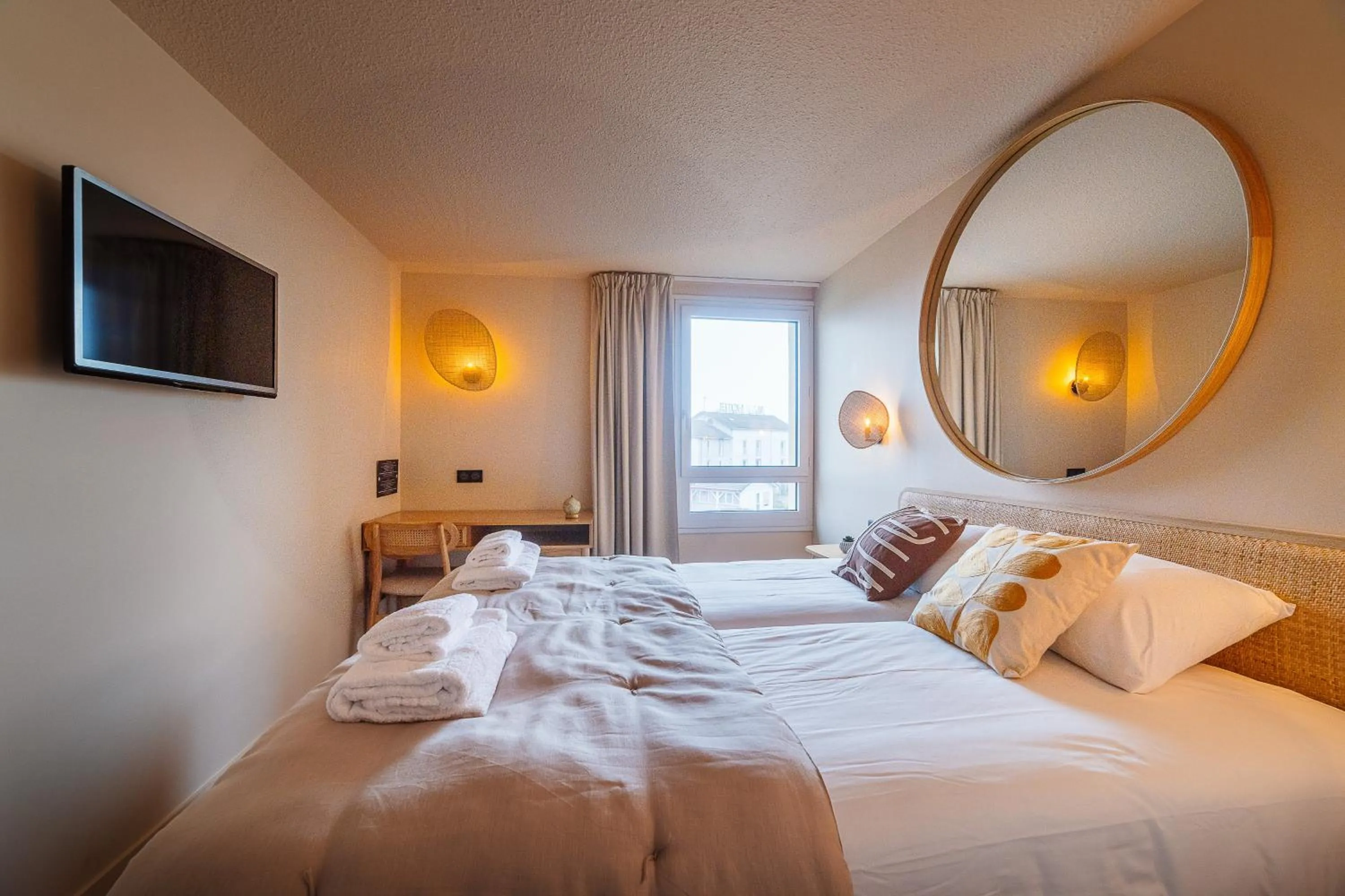 Bedroom, Bed in Hotel Classe Troyes - La Chapelle Saint Luc