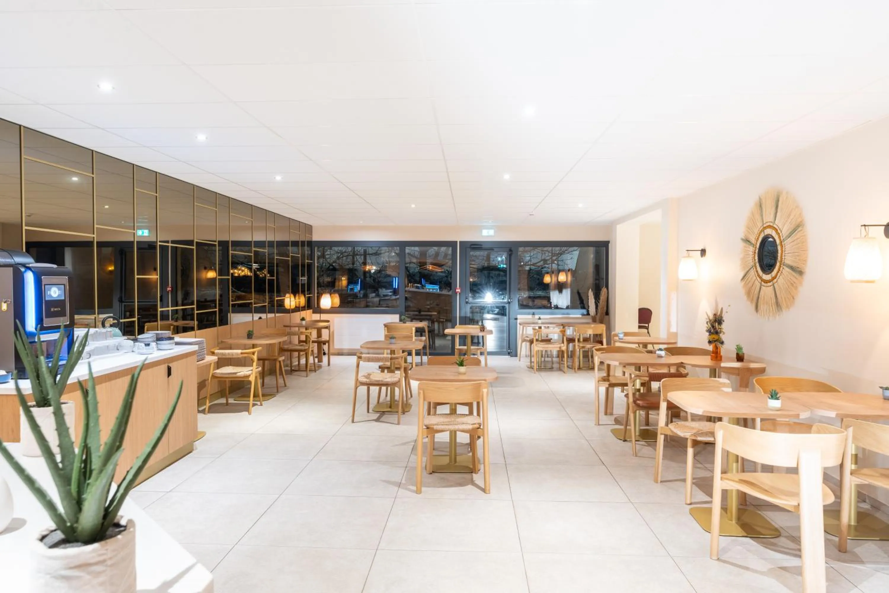 Restaurant/places to eat in Hotel Bhoma Troyes