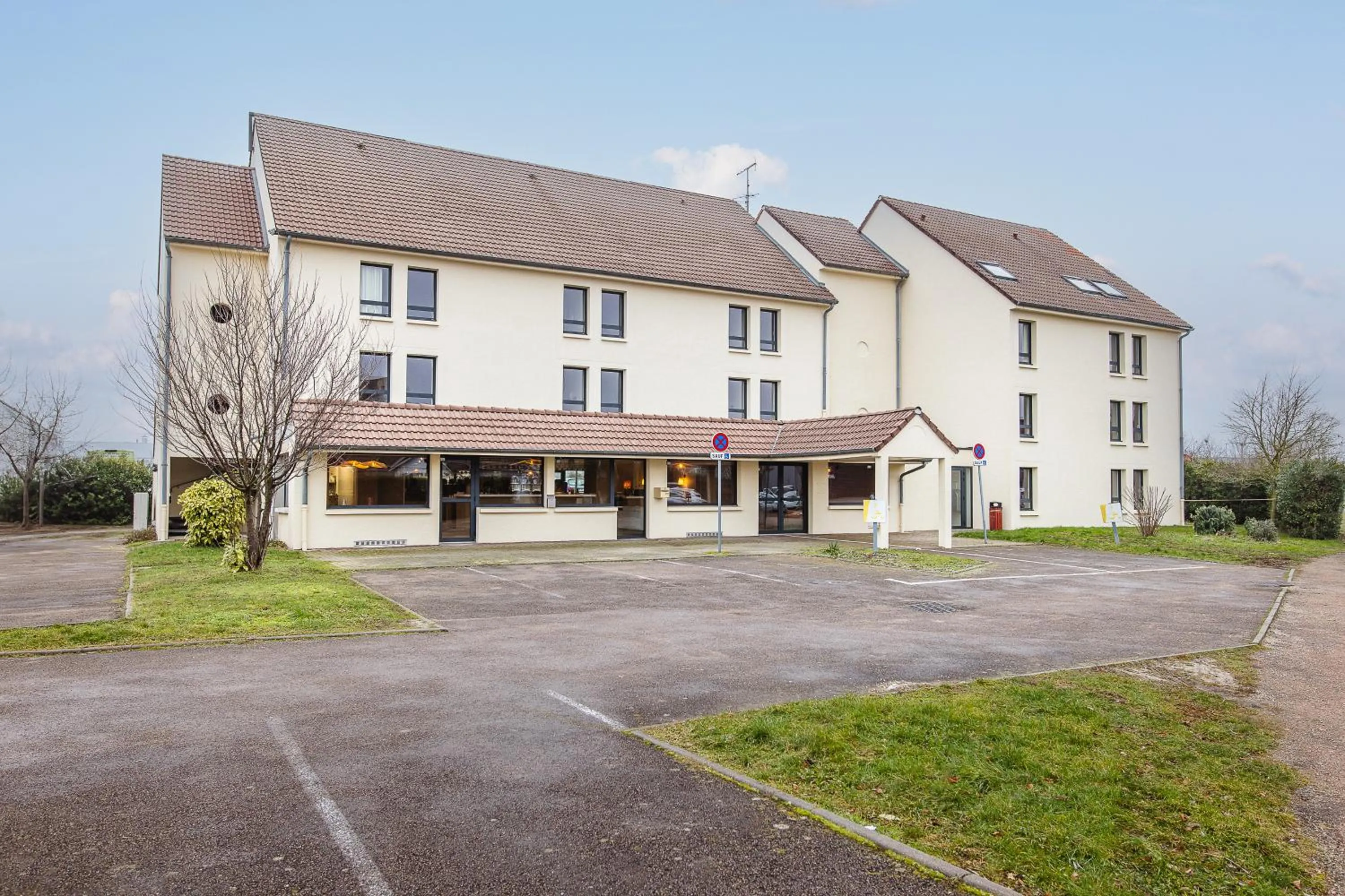 Property building in Hotel Classe Troyes - La Chapelle Saint Luc