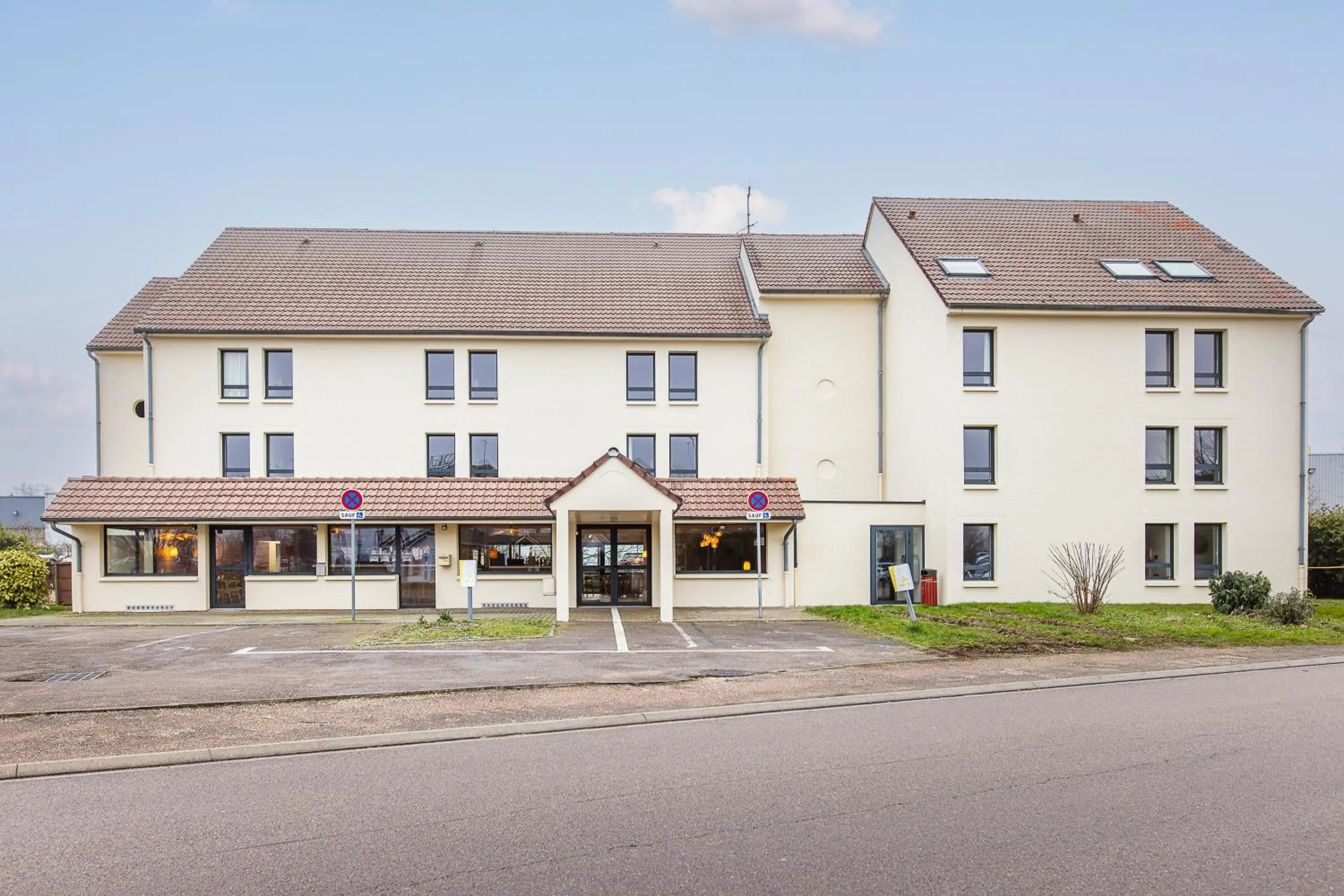 Property building in Hotel Classe Troyes - La Chapelle Saint Luc