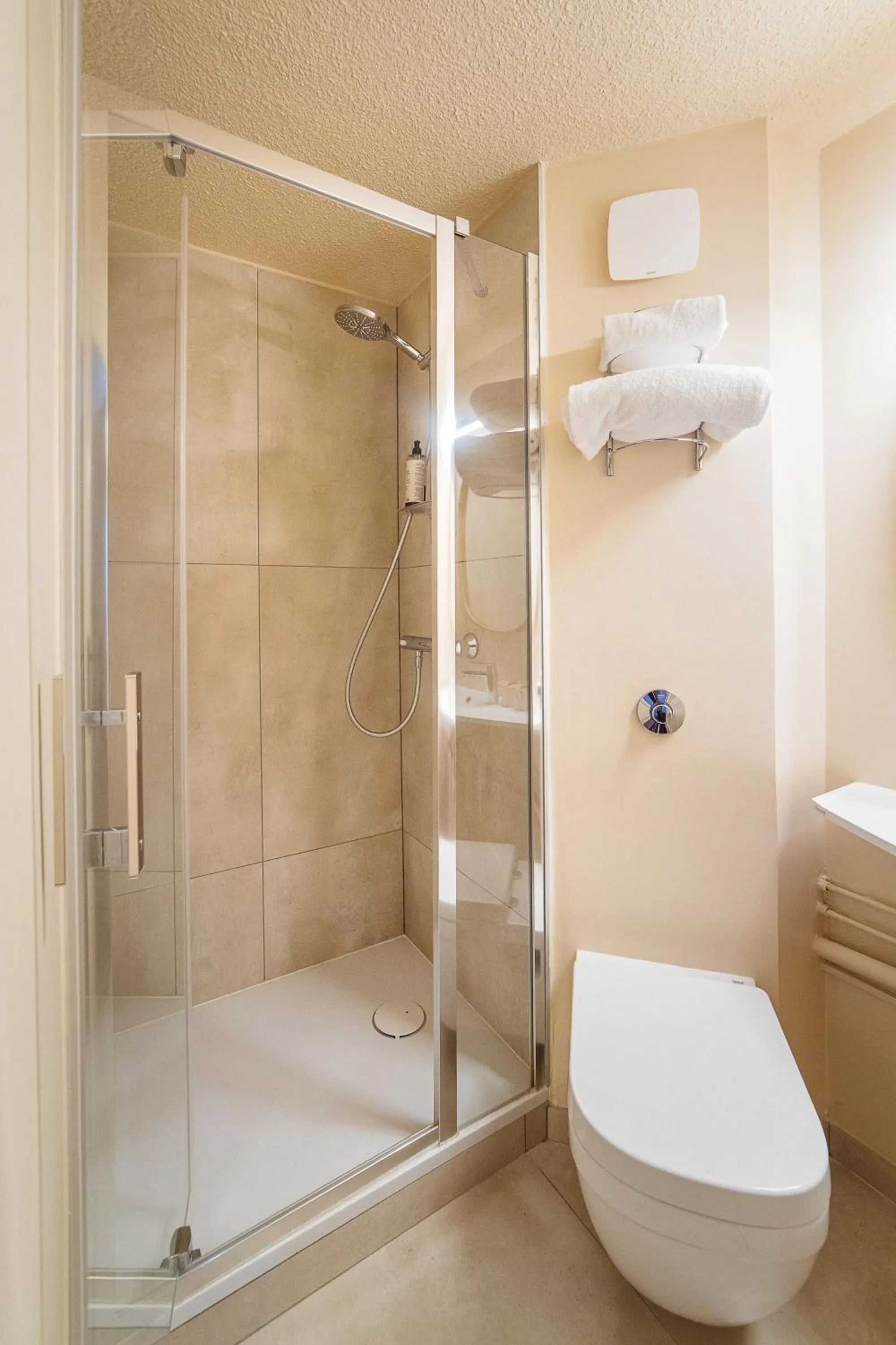 Bathroom in Hotel Classe Troyes - La Chapelle Saint Luc