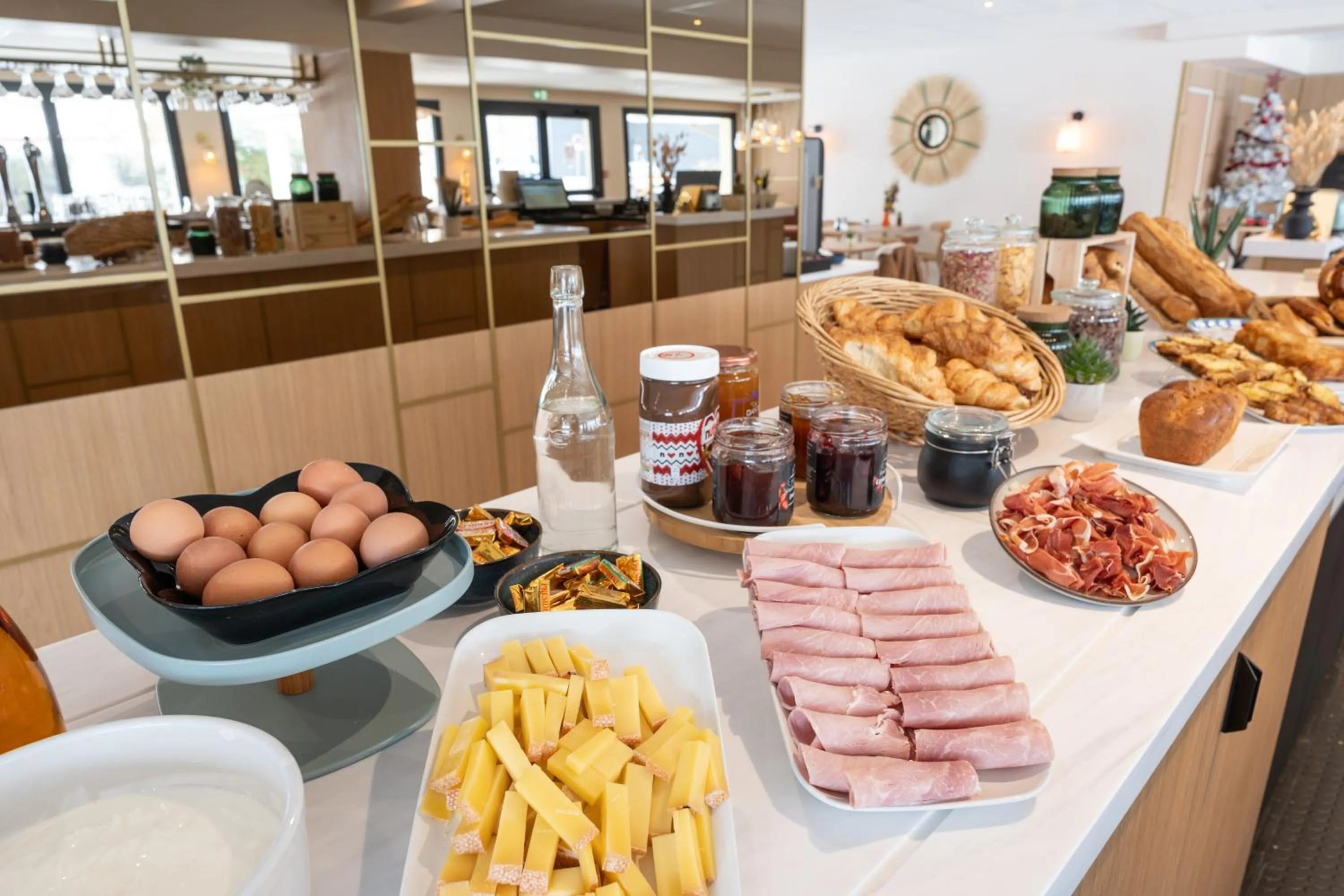 Breakfast in Hotel Bhoma Troyes