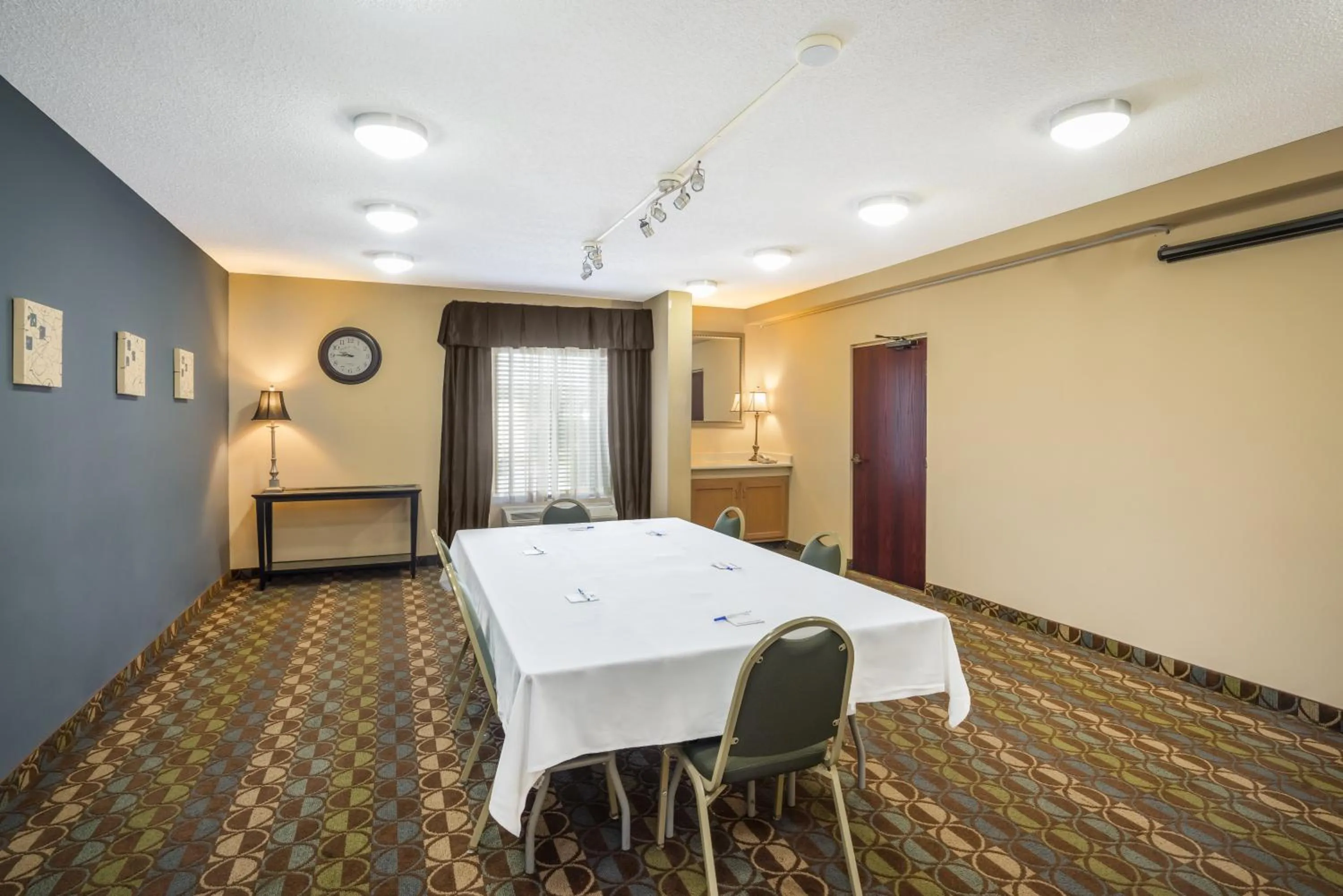 Meeting/conference room in Holiday Inn Express Hotel & Suites Fort Payne by IHG