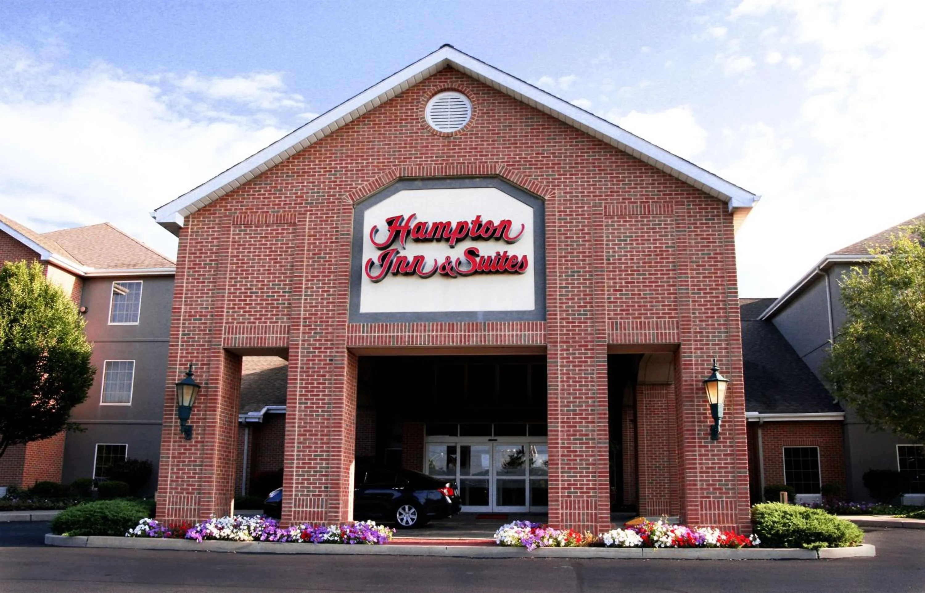 Property building in Hampton Inn & Suites Bethlehem