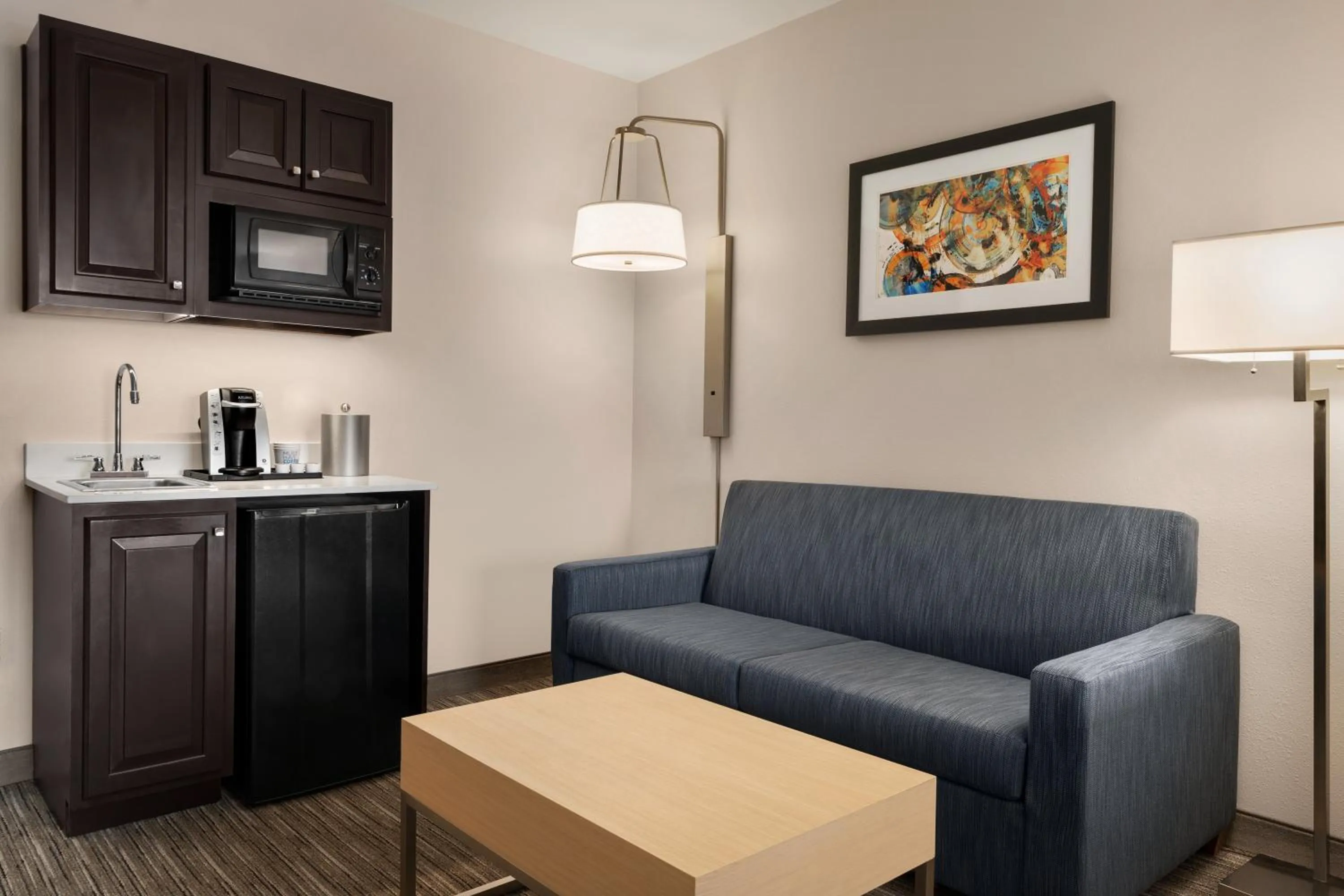 Seating area in Holiday Inn Express Hotel & Suites Mount Pleasant - Charleston by IHG