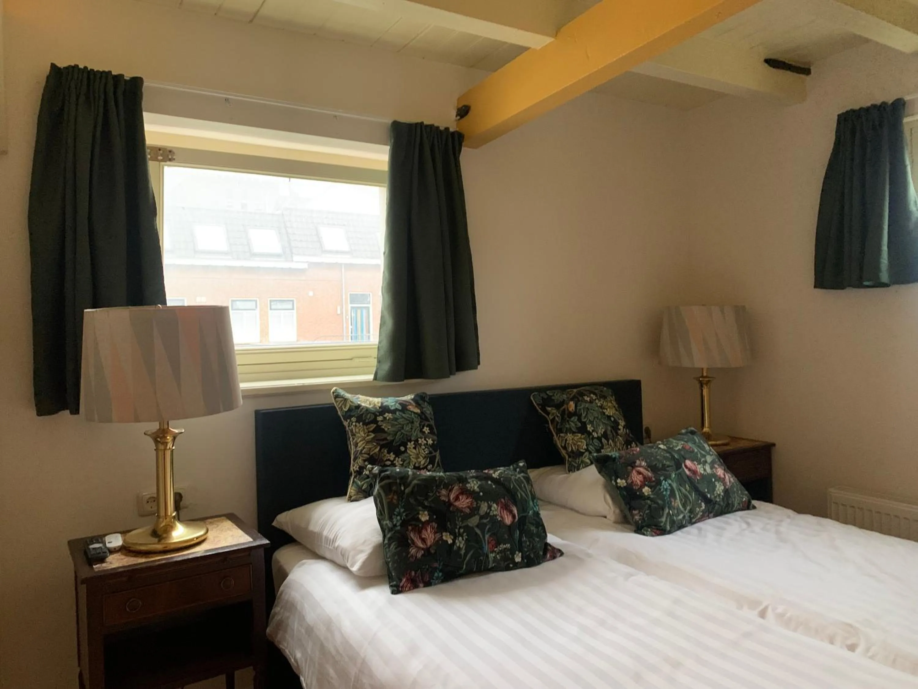 Bedroom, Bed in De Gulden Waagen