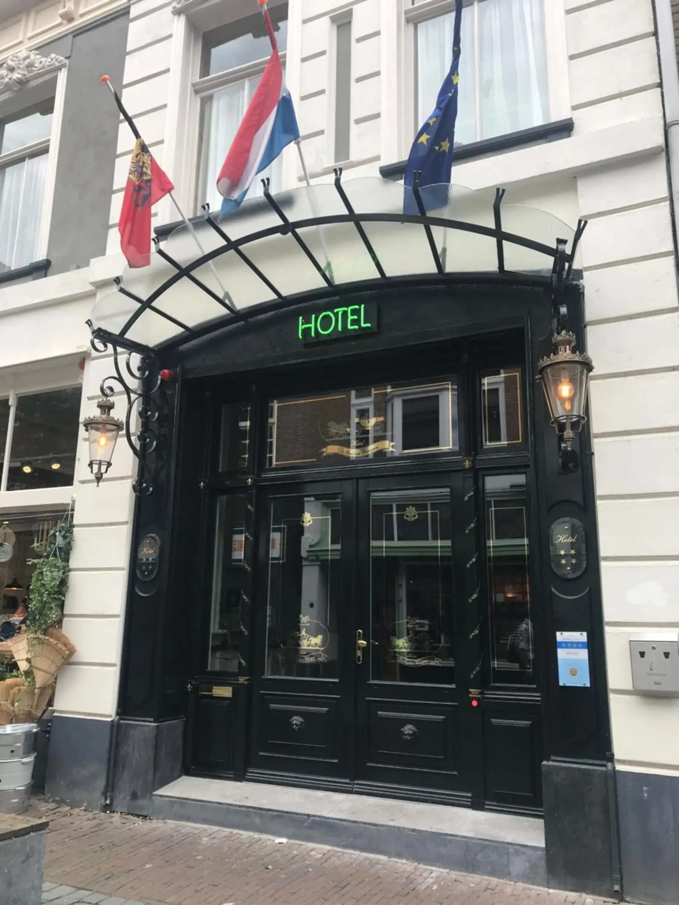 Facade/entrance in De Gulden Waagen Facade/entrance in De Gulden Waagen