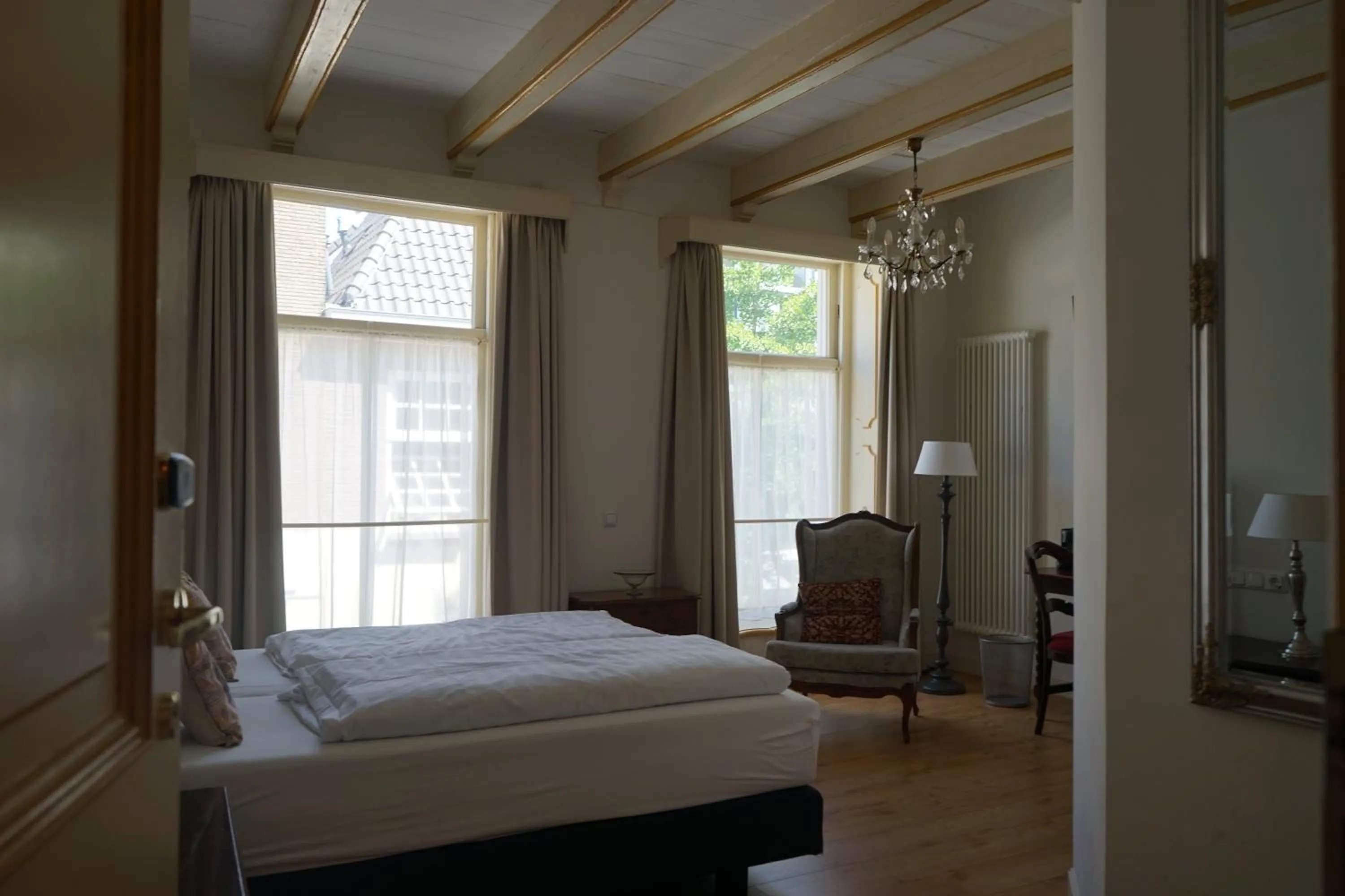 Facade/entrance, Bed in De Gulden Waagen