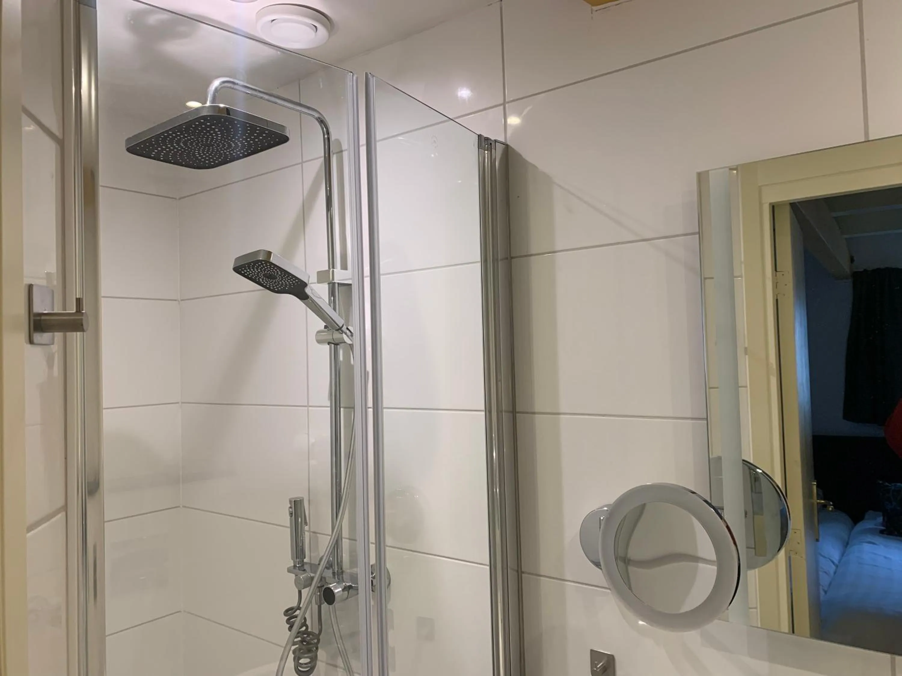 Shower in De Gulden Waagen