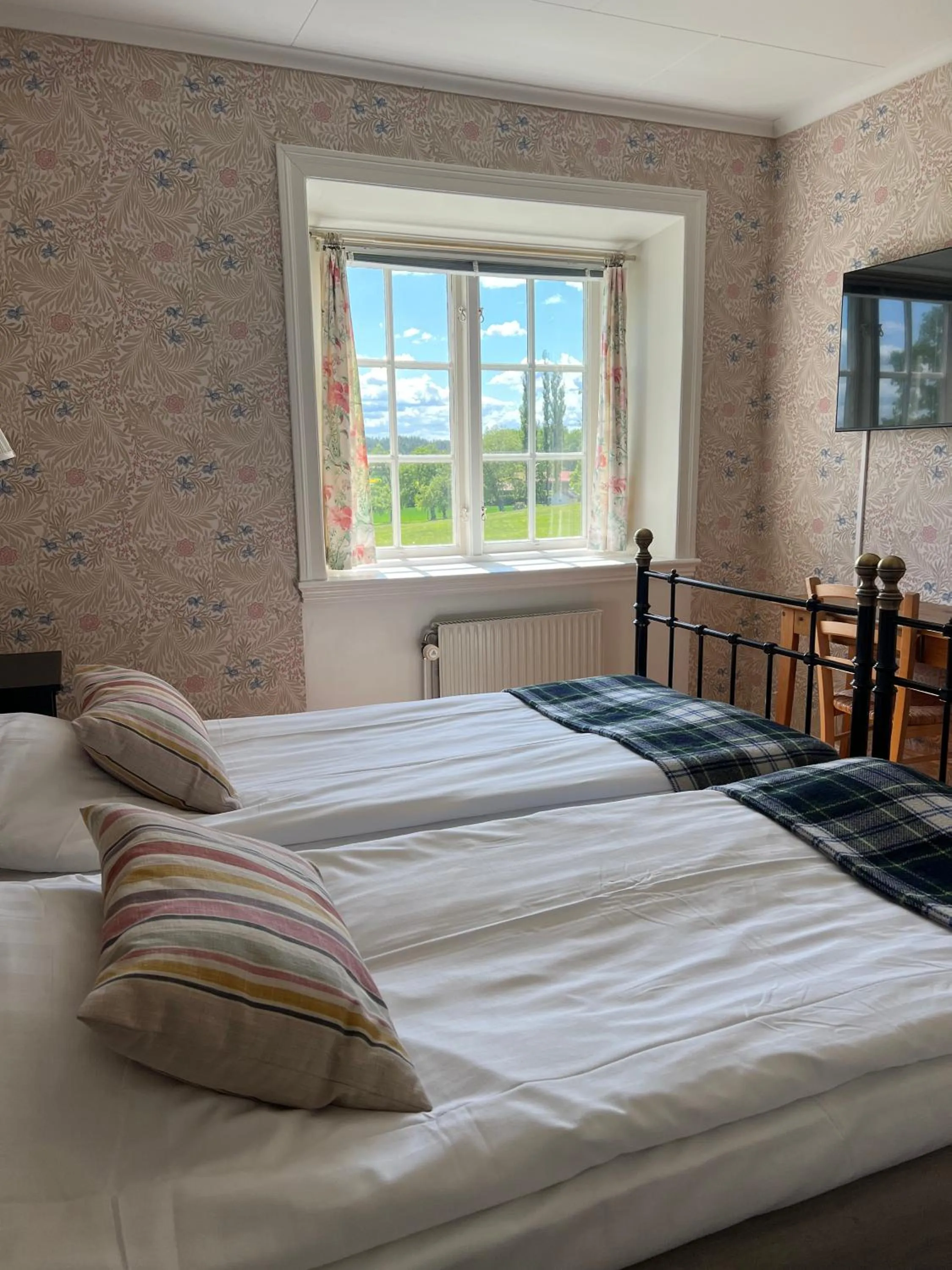 Bed in Stegeborg Trädgårdshotell