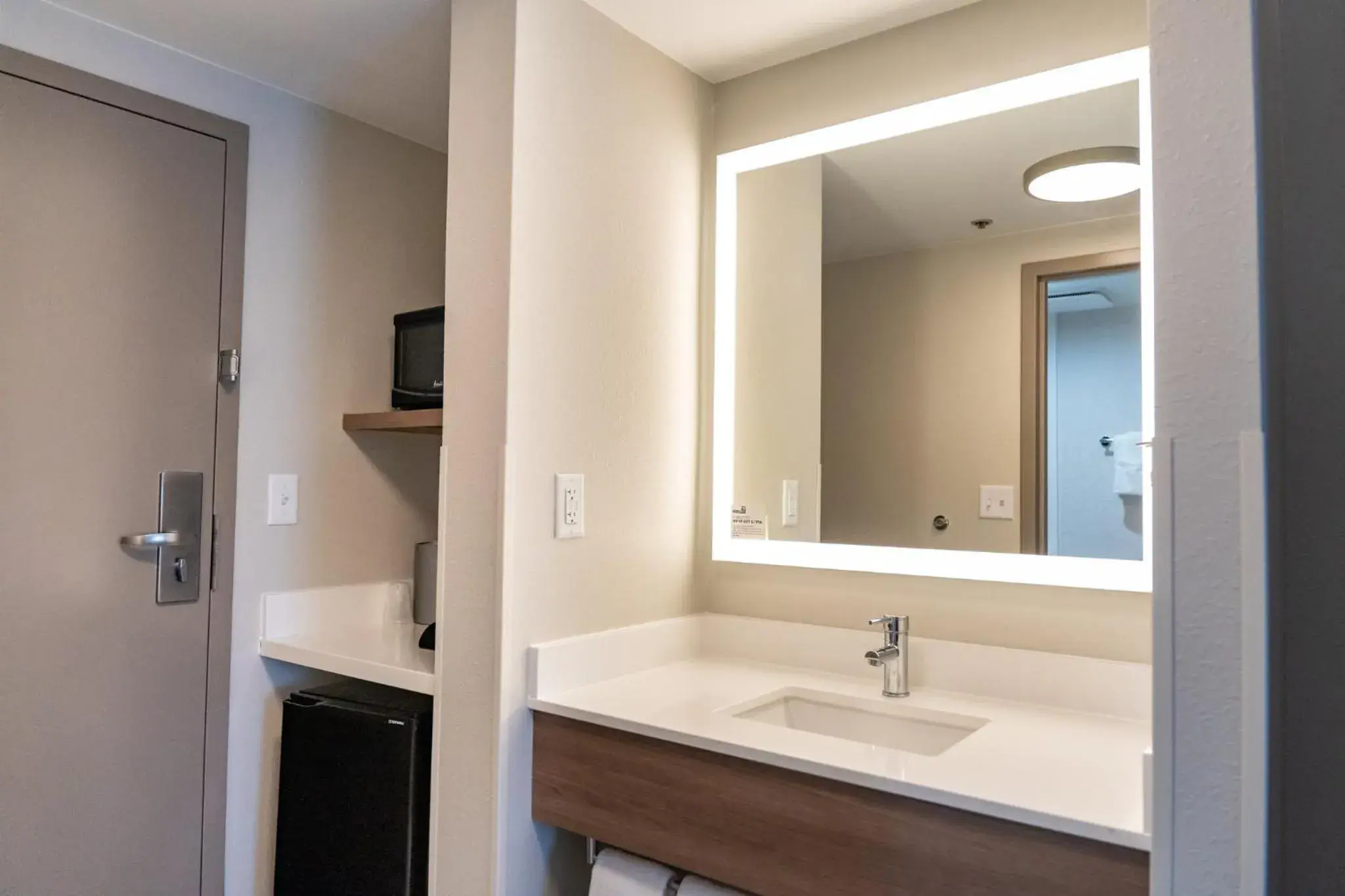 Photo of the whole room in Holiday Inn Express Frazer - Malvern by IHG Photo of the whole room in Holiday Inn Express Frazer - Malvern by IHG