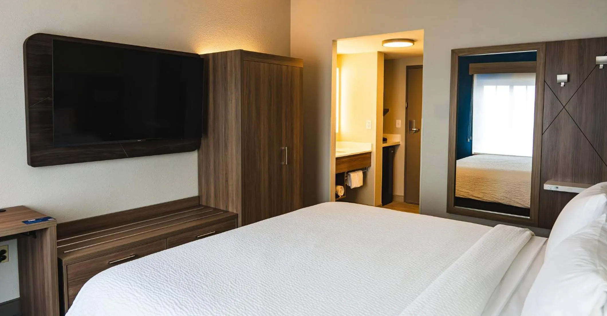 Photo of the whole room, Bed in Holiday Inn Express Frazer - Malvern by IHG