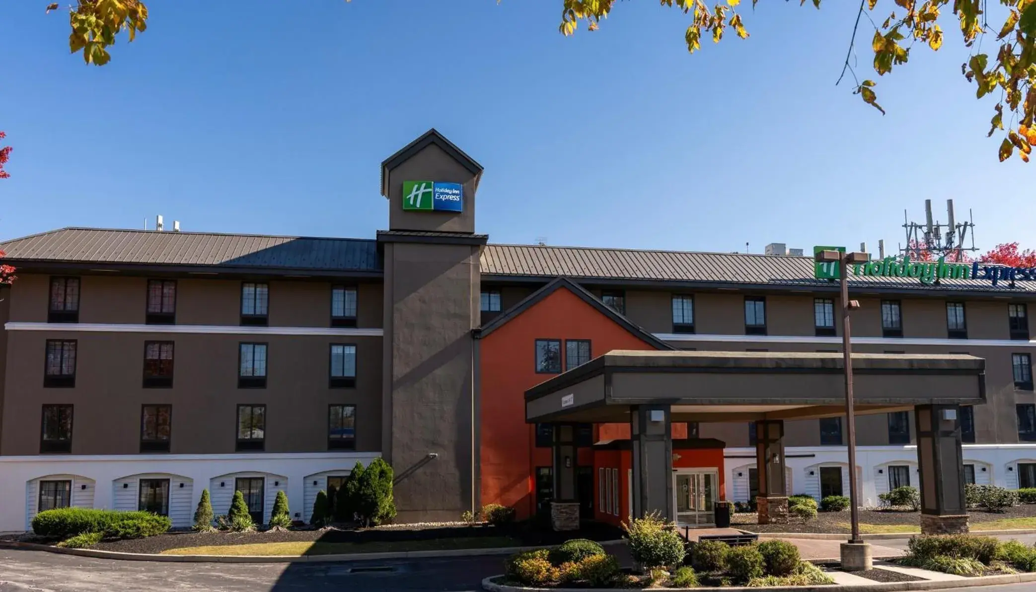 Property building in Holiday Inn Express Frazer - Malvern by IHG Property building in Holiday Inn Express Frazer - Malvern by IHG