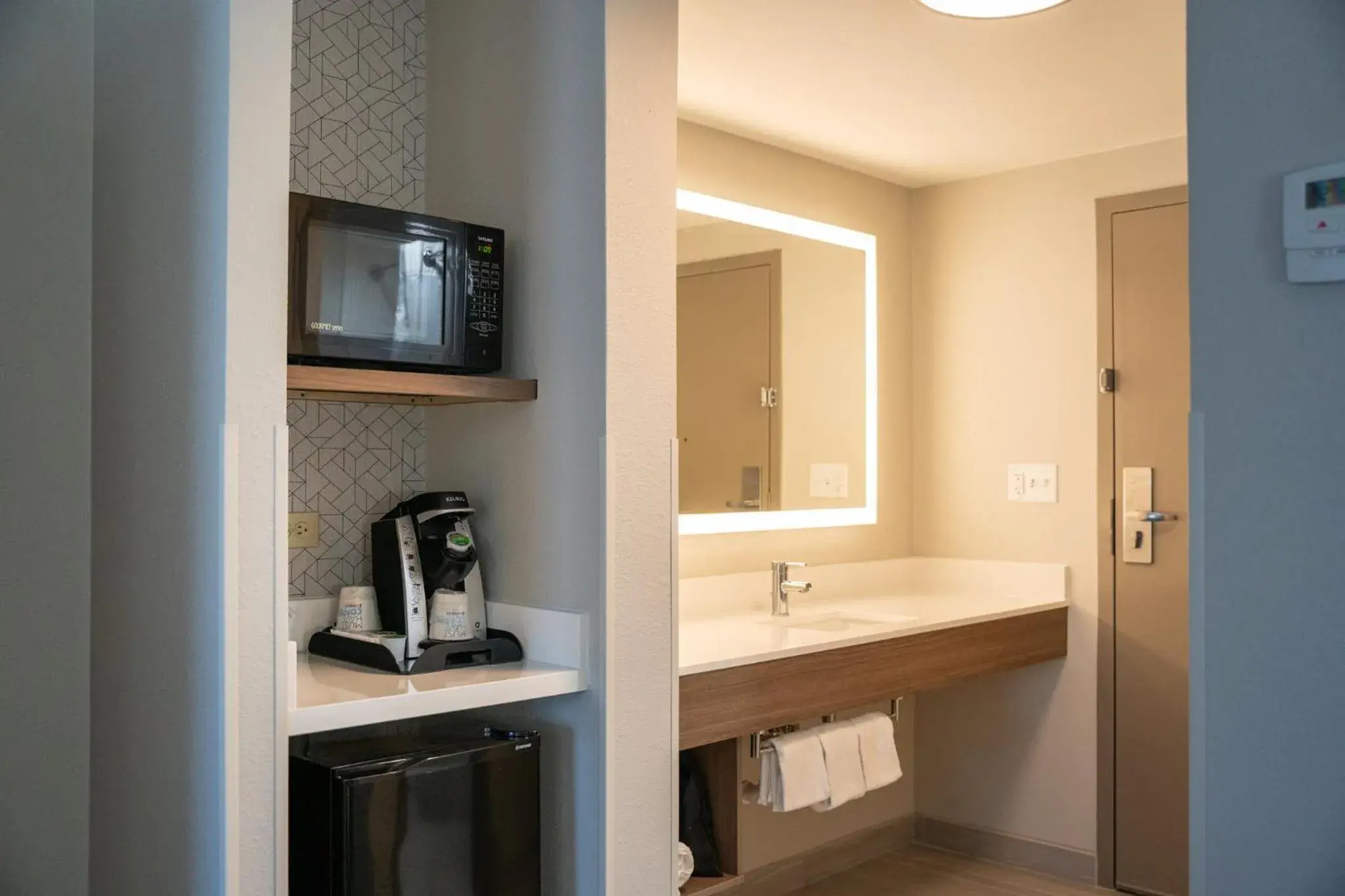 Photo of the whole room in Holiday Inn Express Frazer - Malvern by IHG Photo of the whole room in Holiday Inn Express Frazer - Malvern by IHG