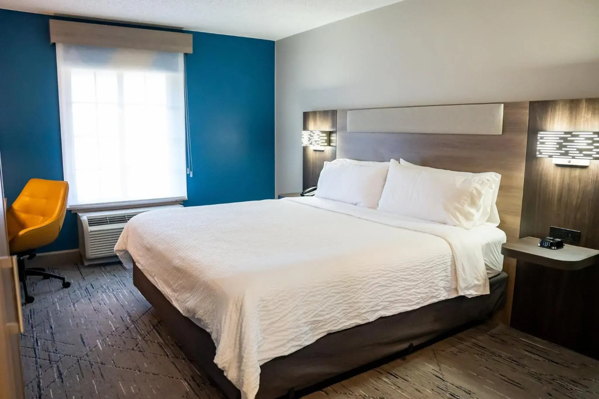 Photo of the whole room, Bed in Holiday Inn Express Frazer - Malvern by IHG Photo of the whole room, Bed in Holiday Inn Express Frazer - Malvern by IHG