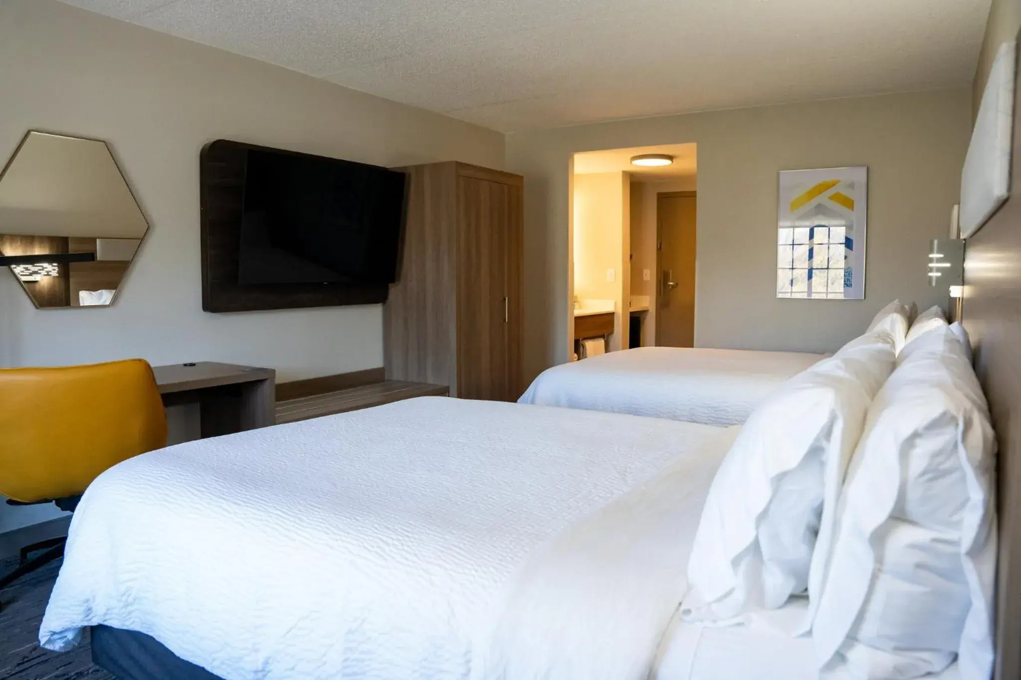 Standard Room with Two Queen Beds in Holiday Inn Express Frazer - Malvern by IHG Standard Room with Two Queen Beds in Holiday Inn Express Frazer - Malvern by IHG