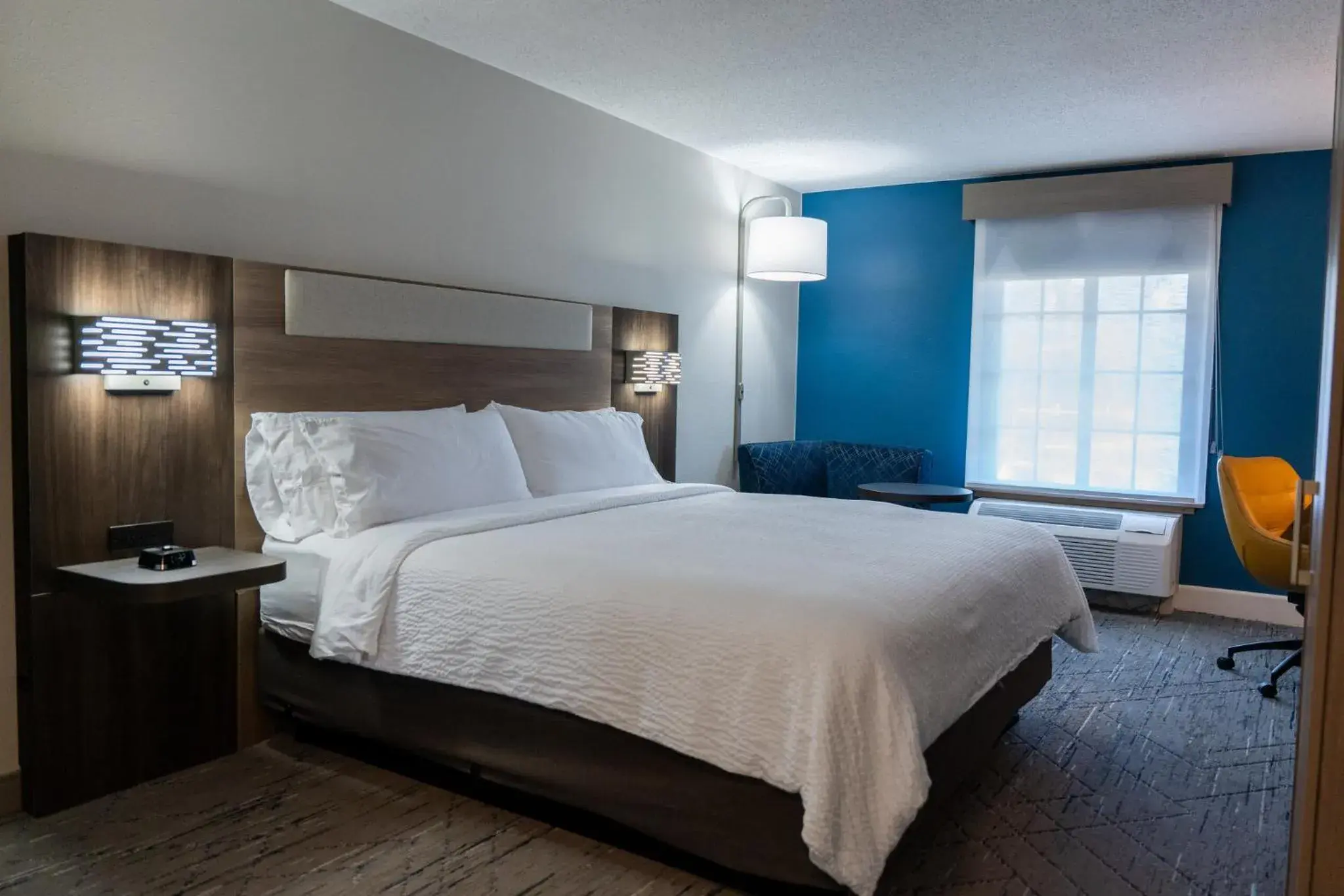 Photo of the whole room, Bed in Holiday Inn Express Frazer - Malvern by IHG Photo of the whole room, Bed in Holiday Inn Express Frazer - Malvern by IHG