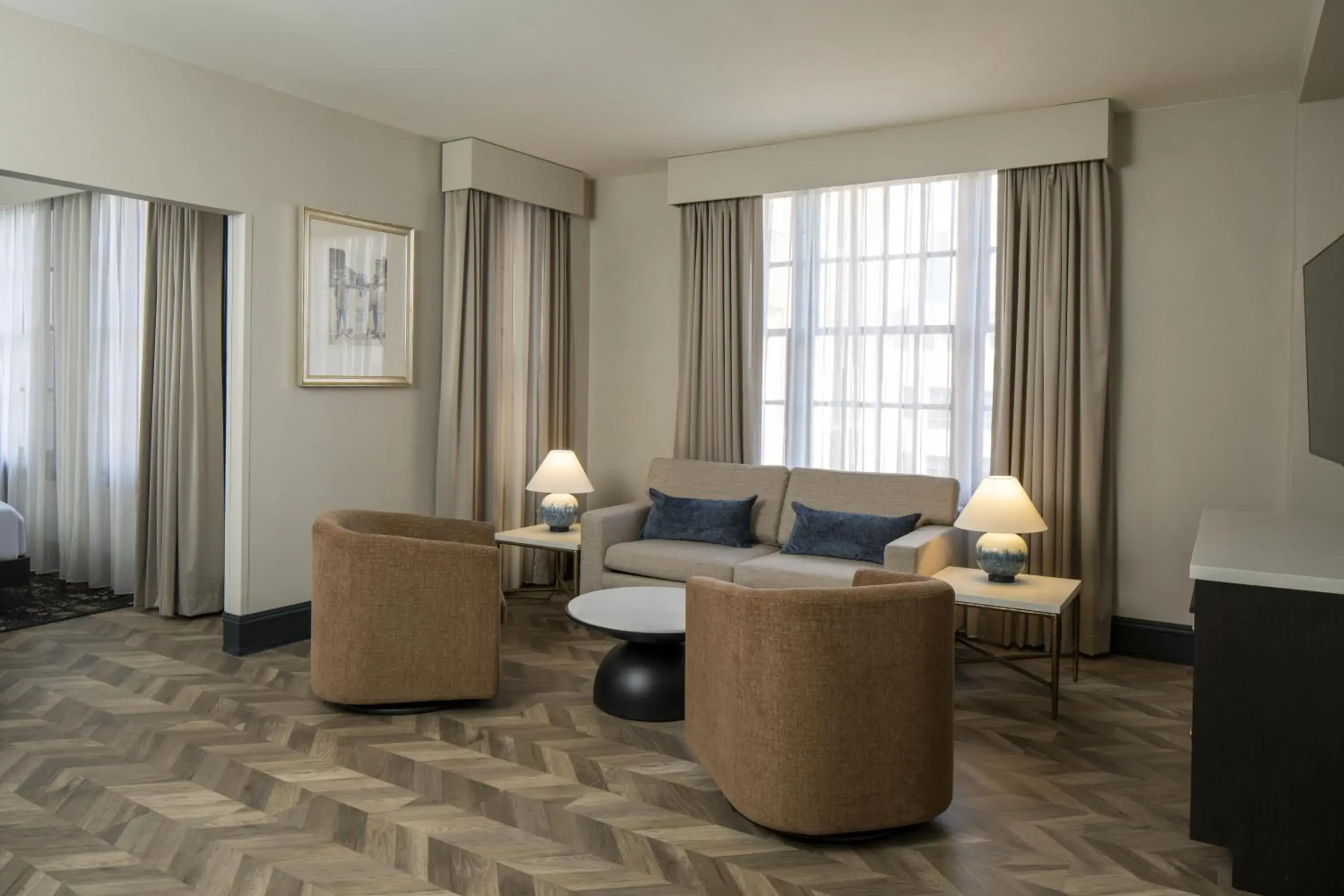 Living room in Hampton Inn & Suites Birmingham-Downtown-Tutwiler Living room in Hampton Inn & Suites Birmingham-Downtown-Tutwiler