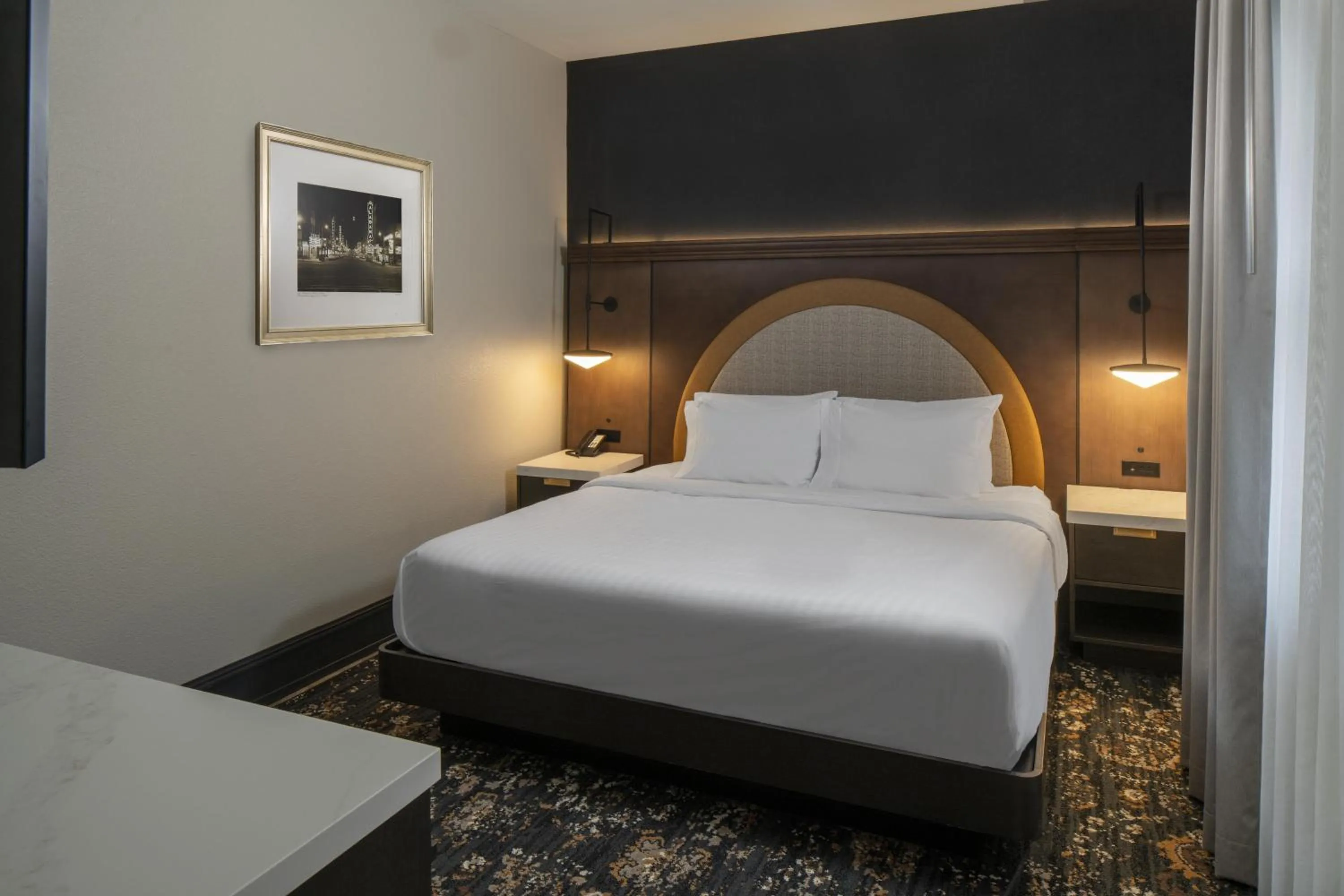 Bed in Hampton Inn & Suites Birmingham-Downtown-Tutwiler