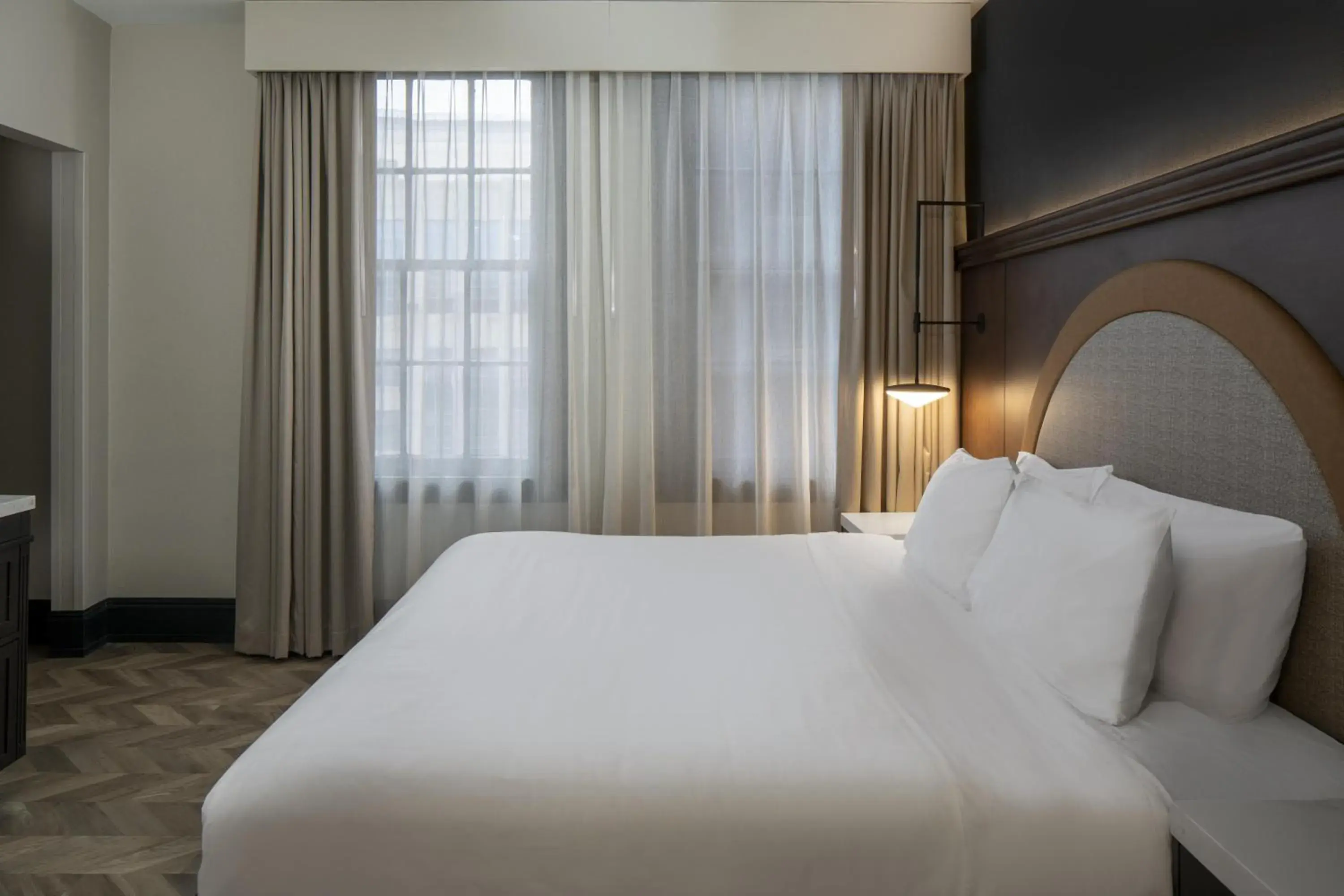 Bed in Hampton Inn & Suites Birmingham-Downtown-Tutwiler Bed in Hampton Inn & Suites Birmingham-Downtown-Tutwiler