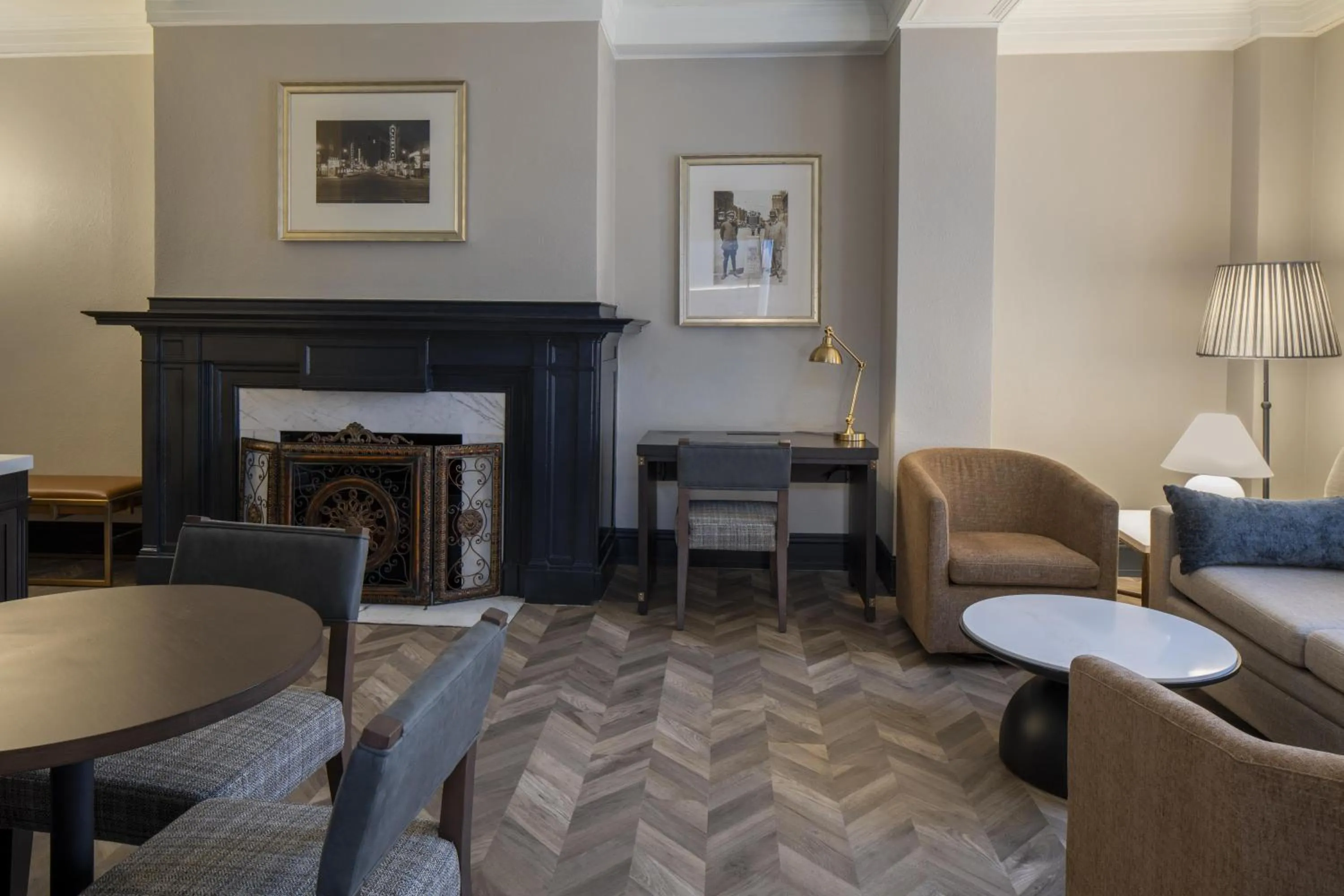 Living room in Hampton Inn & Suites Birmingham-Downtown-Tutwiler