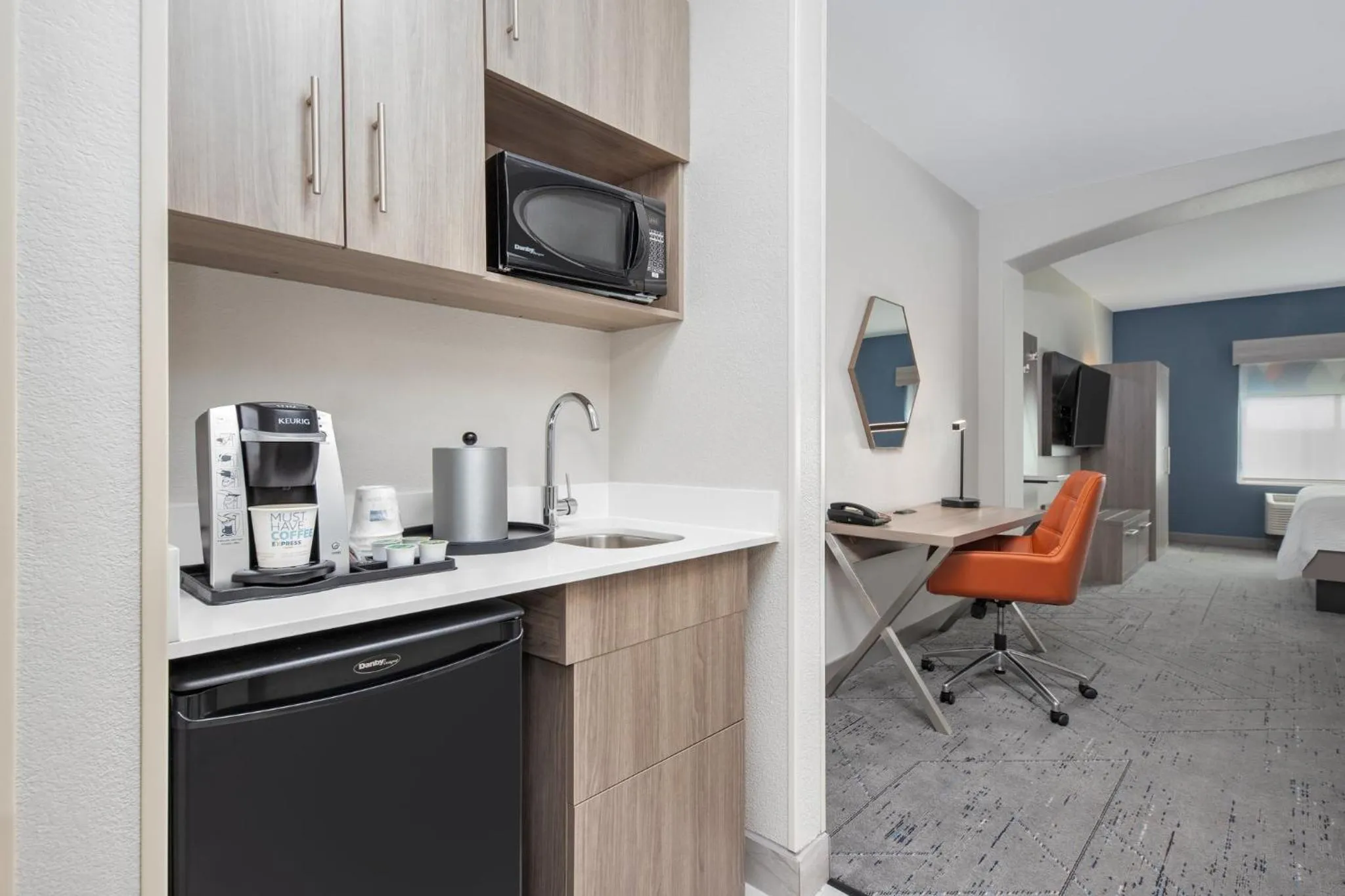 Photo of the whole room in Holiday Inn Express Hotel & Suites Dallas West by IHG