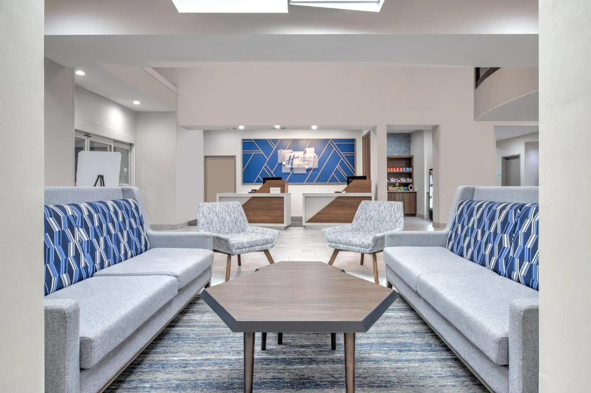 Property building in Holiday Inn Express Hotel & Suites Dallas West by IHG Property building in Holiday Inn Express Hotel & Suites Dallas West by IHG