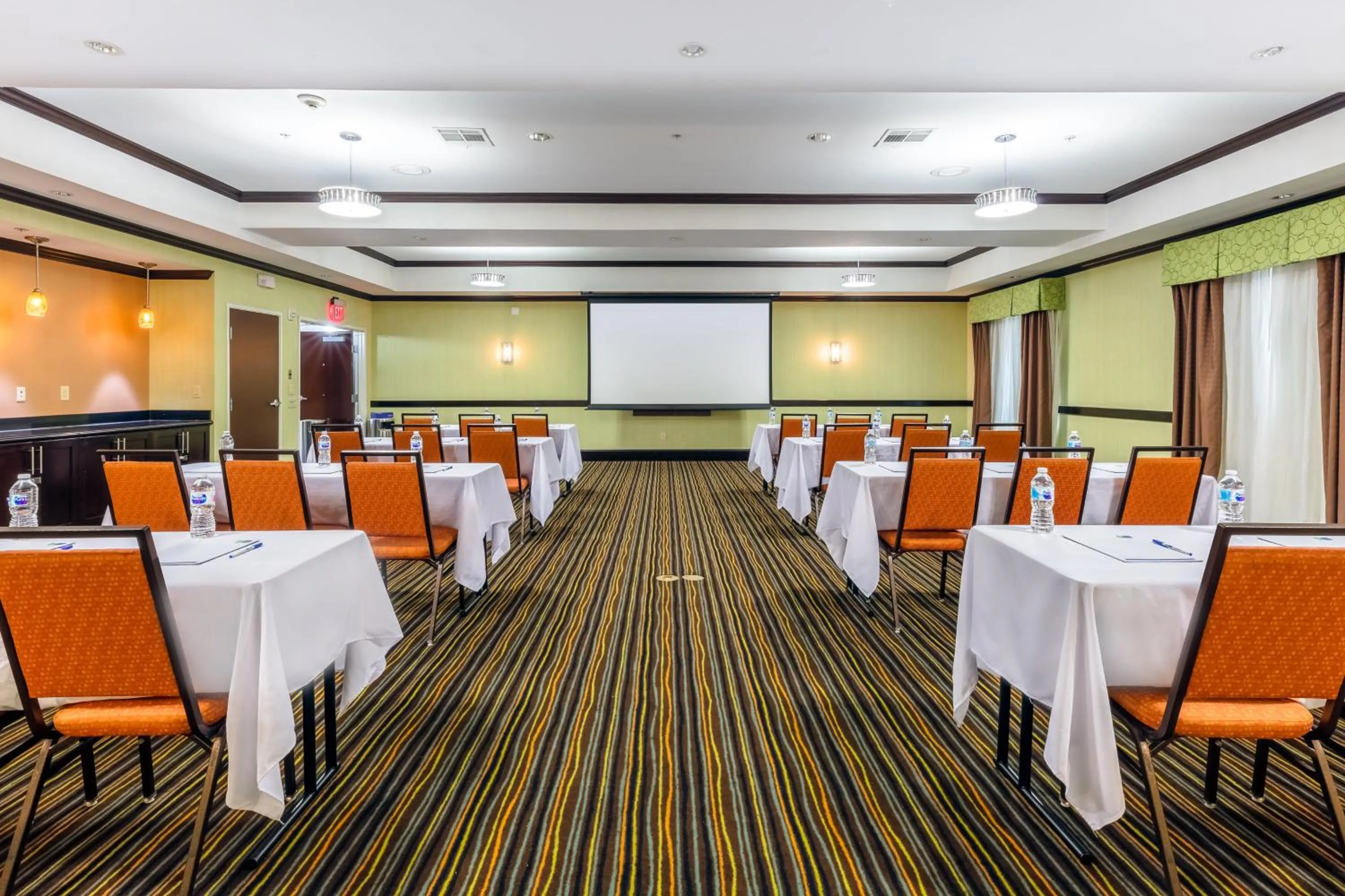Meeting/conference room in Holiday Inn Express Hotel & Suites Dallas West by IHG