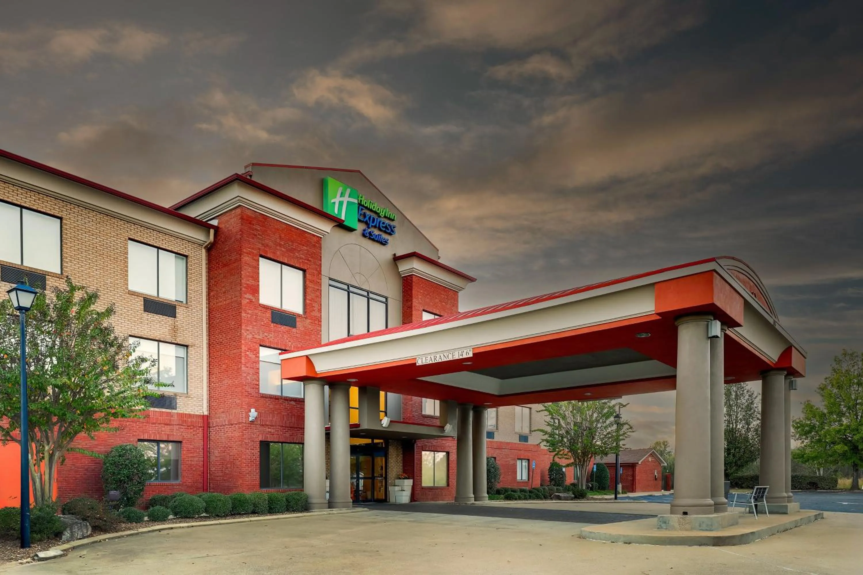Property building in Holiday Inn Express Hotel & Suites- Gadsden by IHG