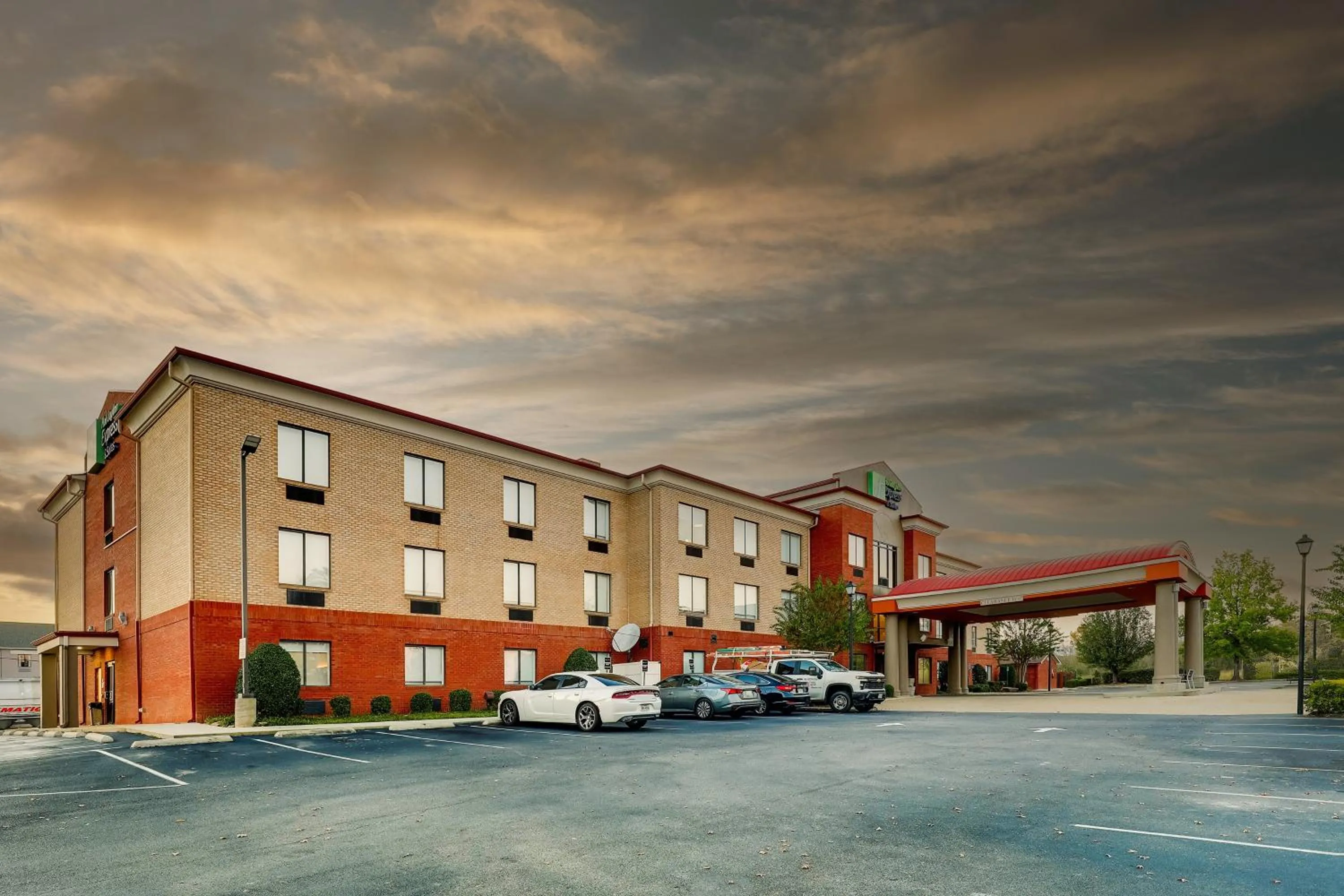 Property building in Holiday Inn Express Hotel & Suites- Gadsden by IHG