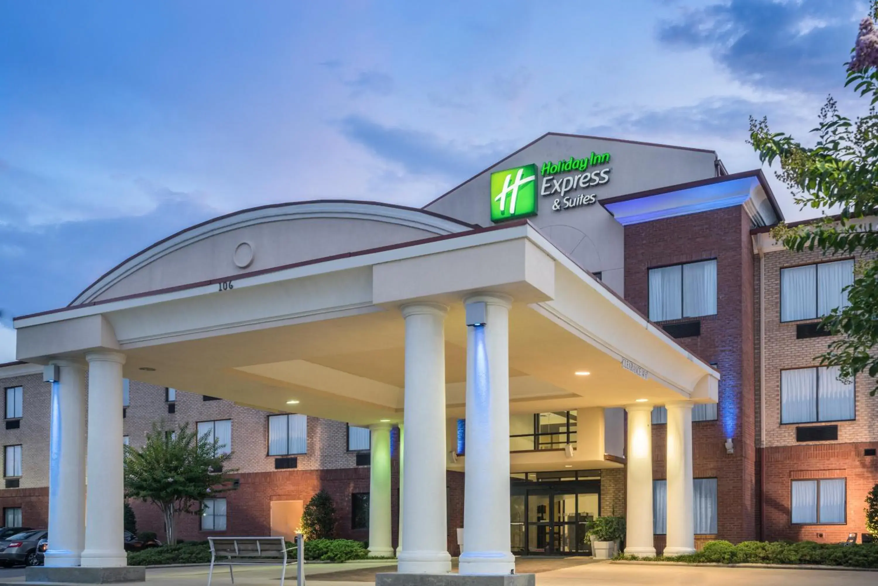Property building in Holiday Inn Express Hotel & Suites- Gadsden by IHG Property building in Holiday Inn Express Hotel & Suites- Gadsden by IHG