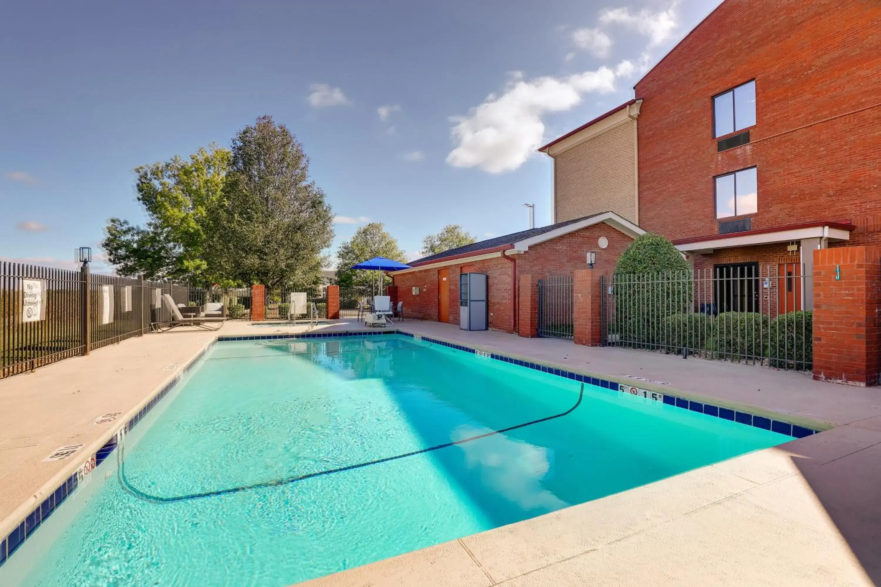 Swimming pool in Holiday Inn Express Hotel & Suites- Gadsden by IHG Swimming pool in Holiday Inn Express Hotel & Suites- Gadsden by IHG