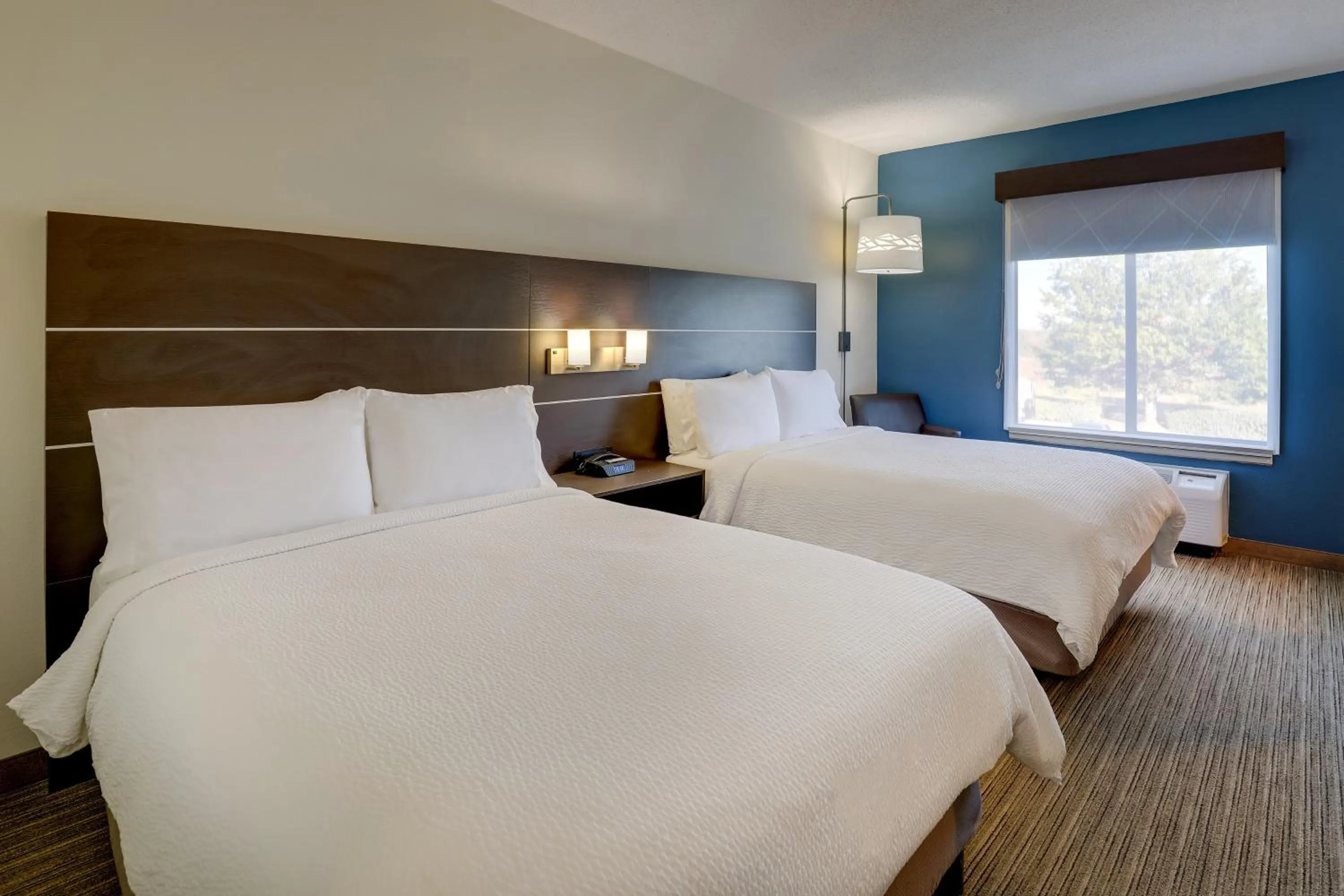 Photo of the whole room, Bed in Holiday Inn Express Hotel & Suites- Gadsden by IHG