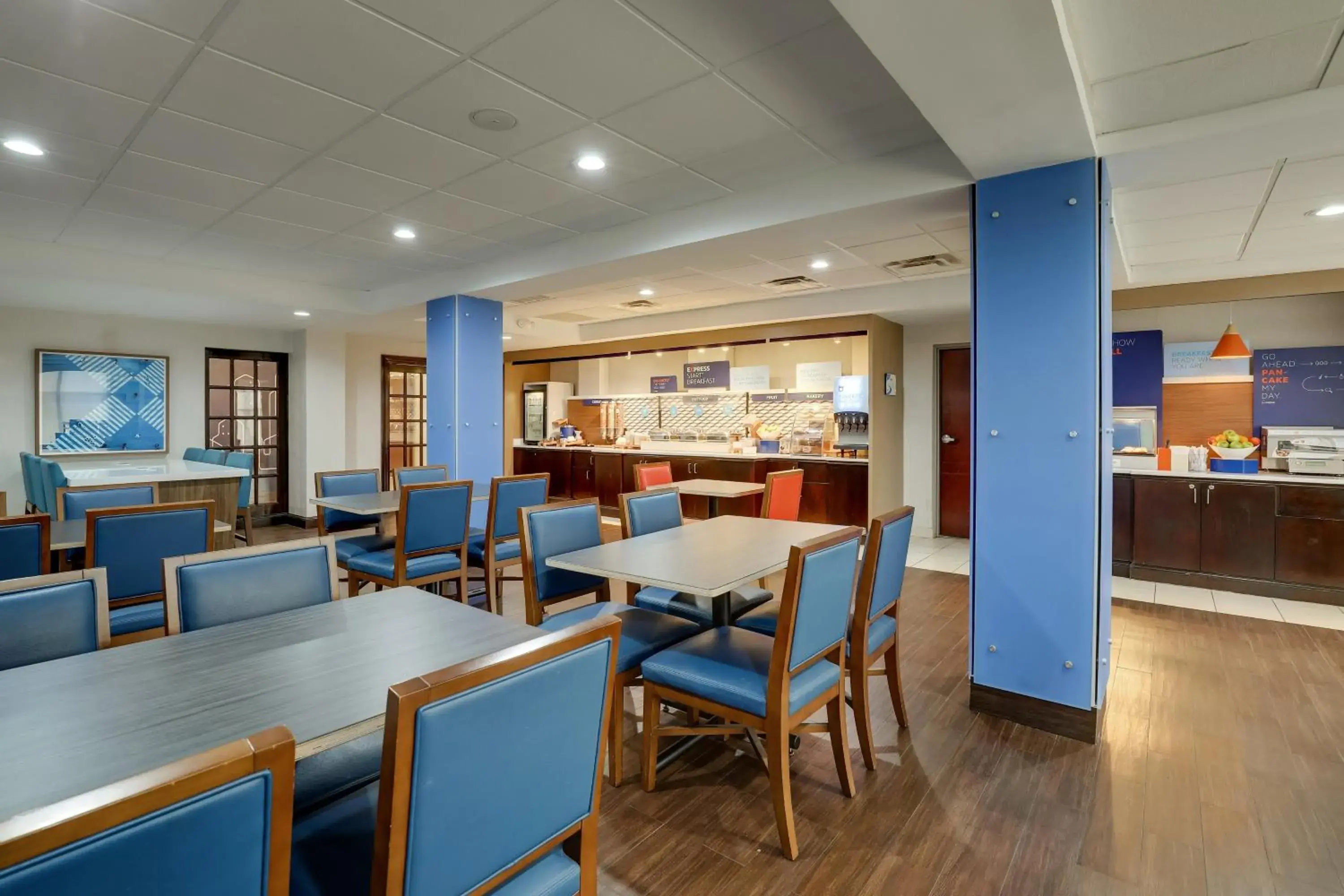 Breakfast in Holiday Inn Express Hotel & Suites- Gadsden by IHG Breakfast in Holiday Inn Express Hotel & Suites- Gadsden by IHG