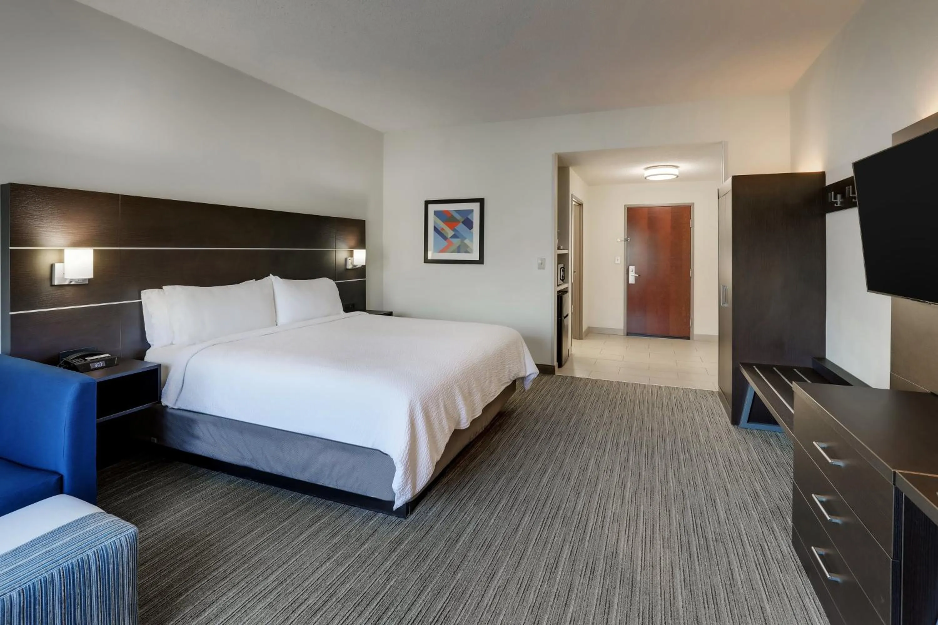 Photo of the whole room, Bed in Holiday Inn Express Hotel & Suites- Gadsden by IHG